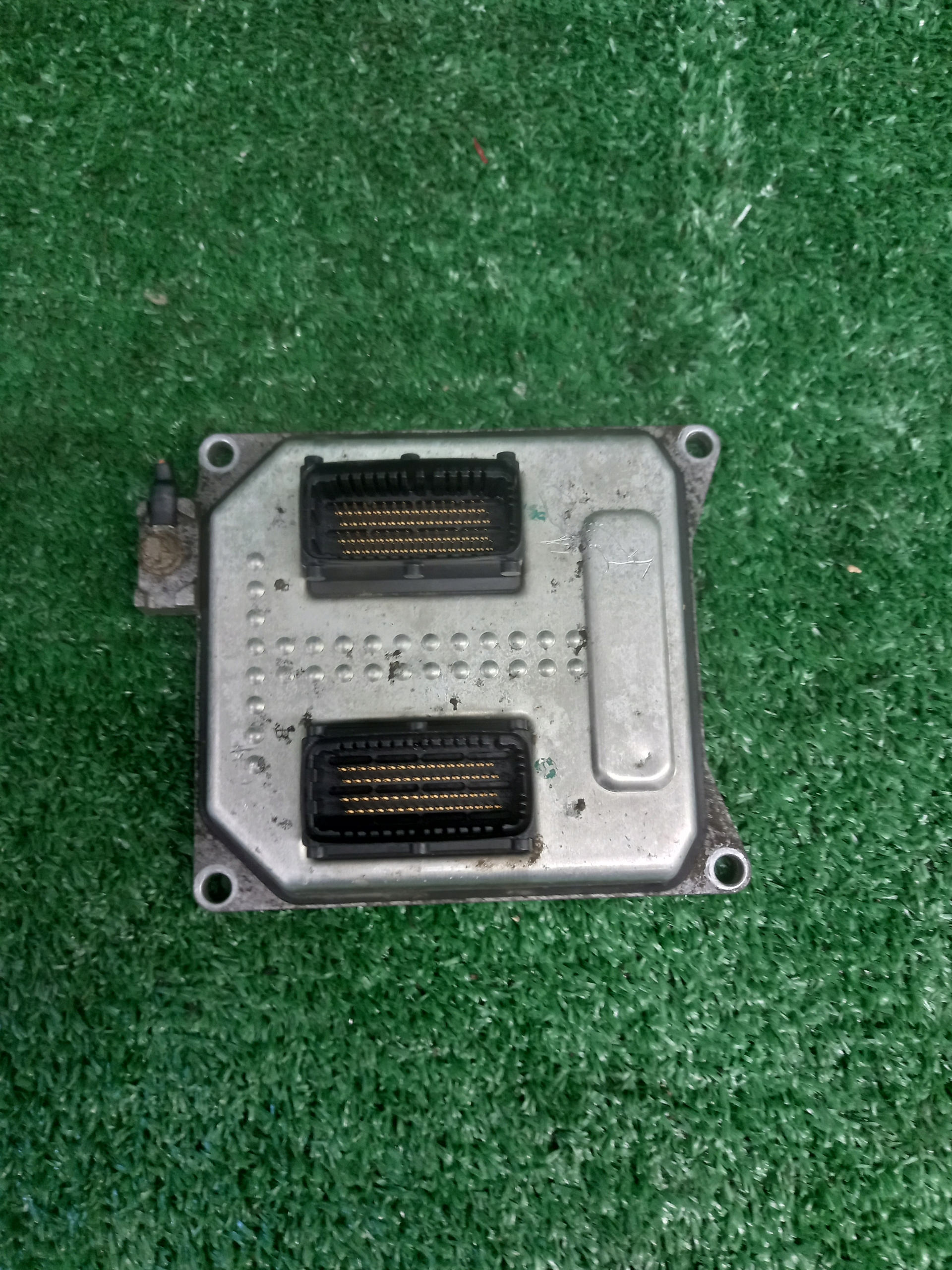 computer of the engine control unit OPEL ASTRA H 55568735 5WK9463