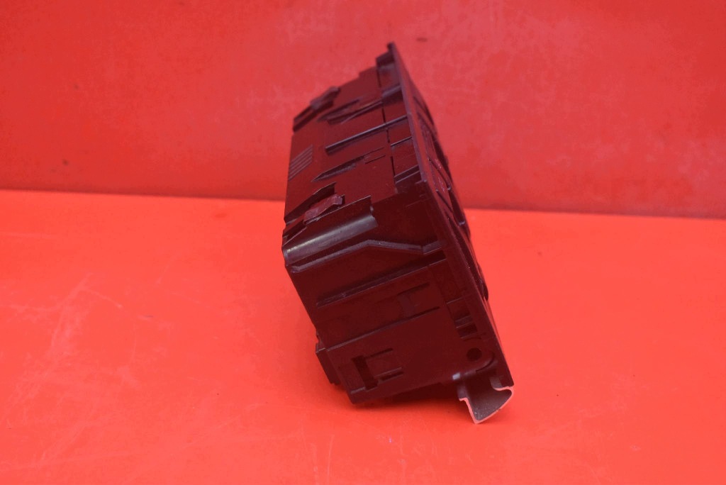 upravljačka rešetka ventilacije KLIMY 8E0820043BJ AUDI A4 B7 04-08