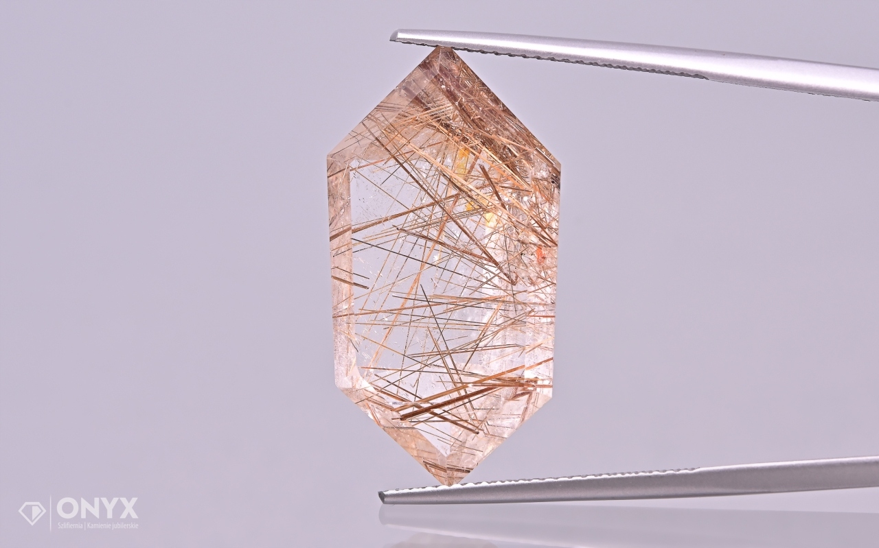 Křemen s rutilem fazetovaný nepravidelný 27x14 mm