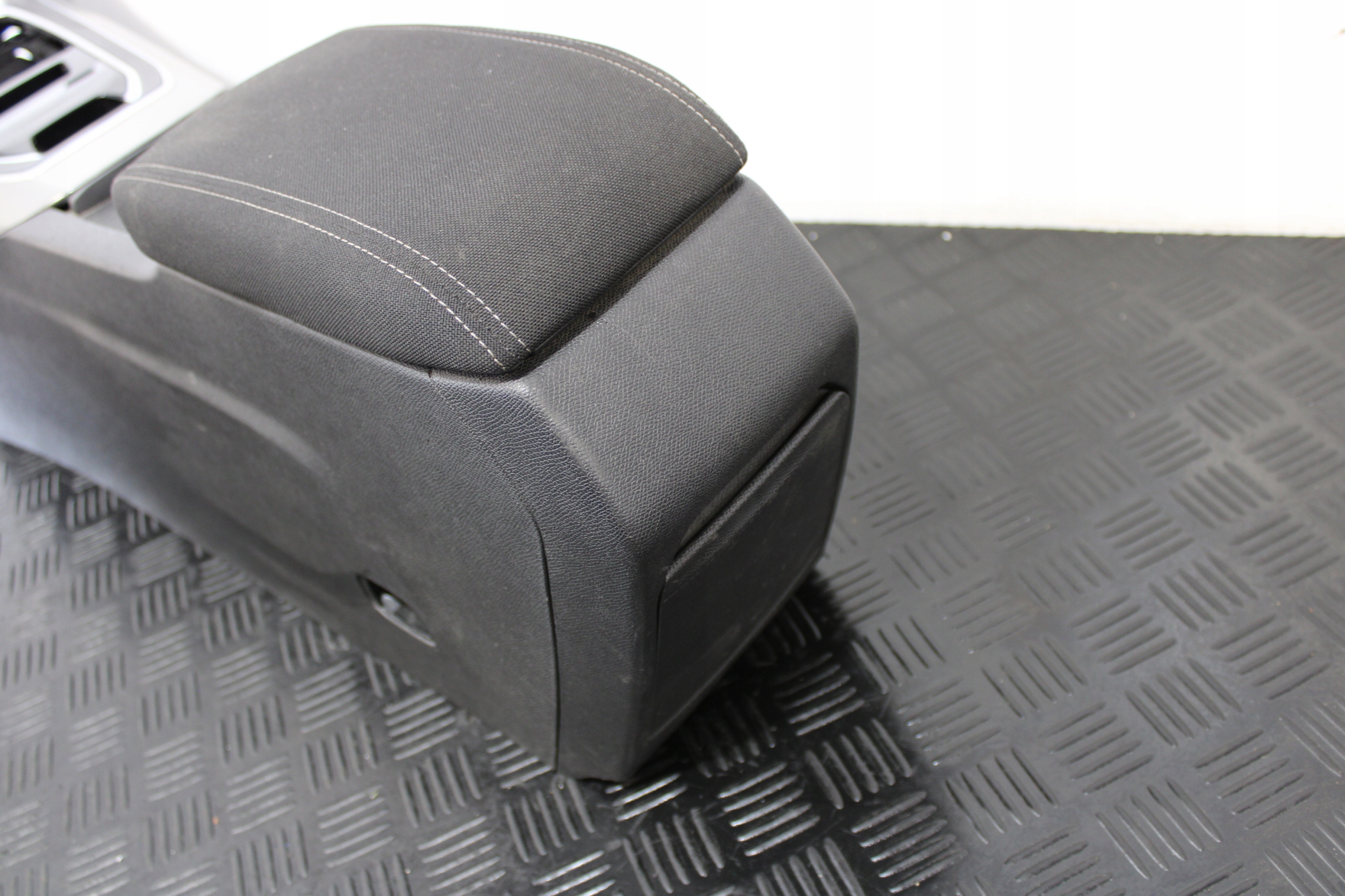 TUNEL central armrest PEUGEOT 308 T9 SW