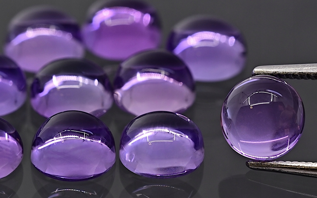 Ametyst Aa kulatý kabošon fi 6 mm