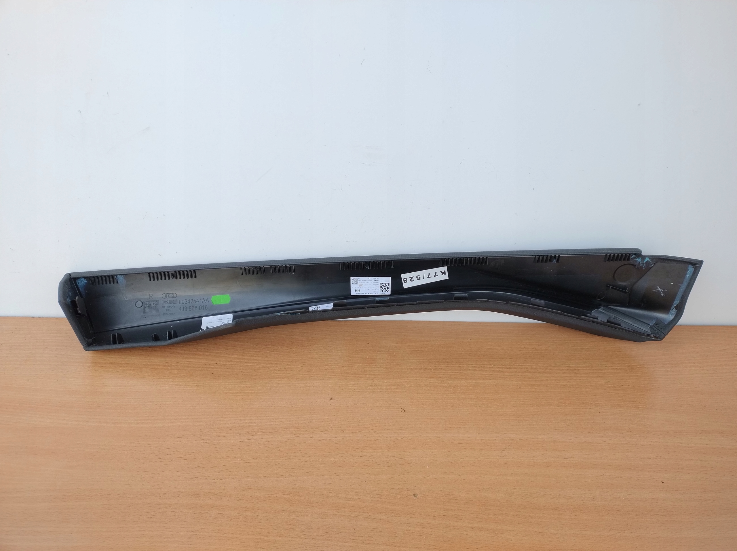 AUDI E-TRON GT RS 4J right moulding for TAPICERKE ORG