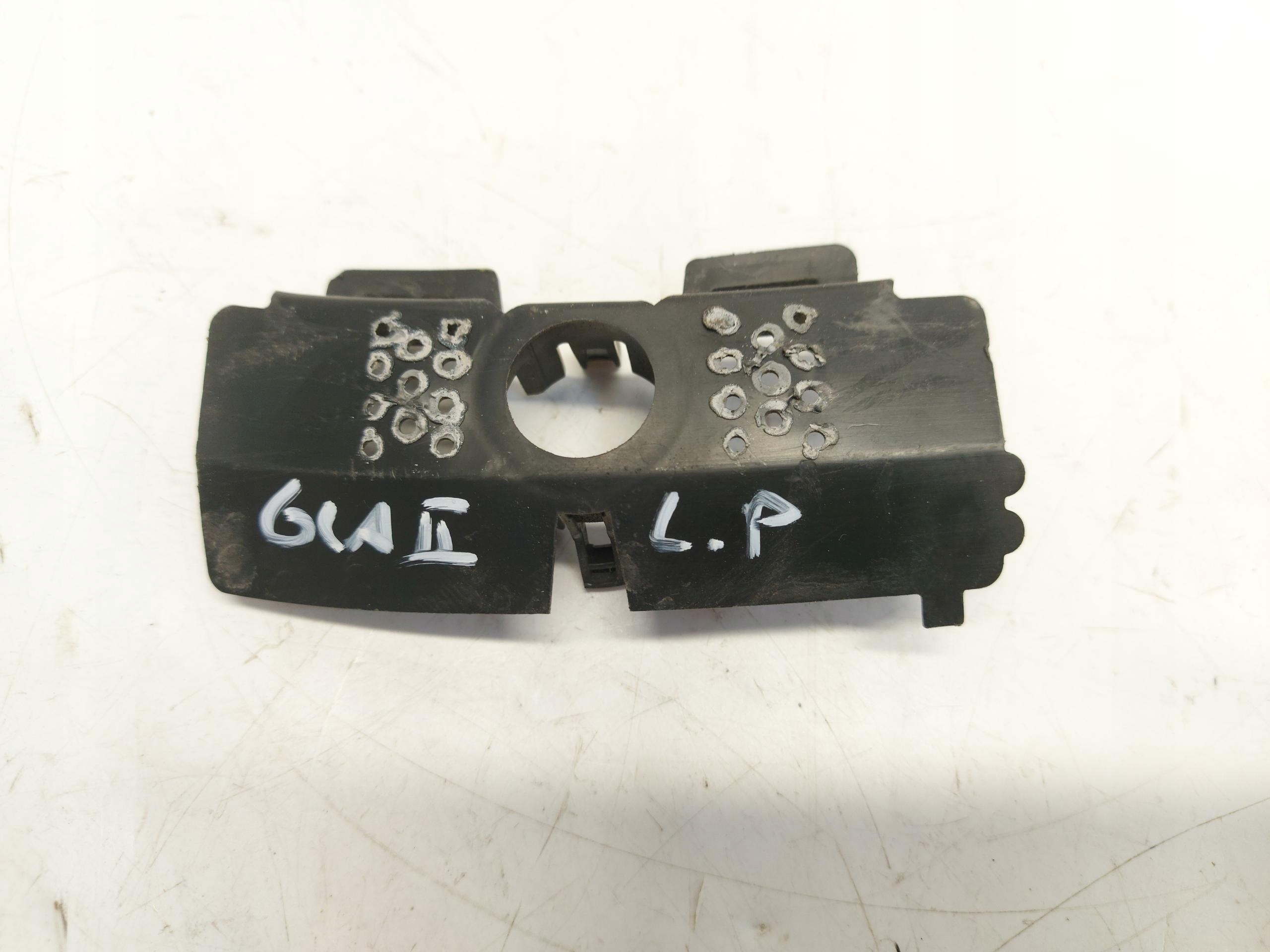 MERCEDES GLA 200 II H247 Koszyczek holder of the sensor PDC front left