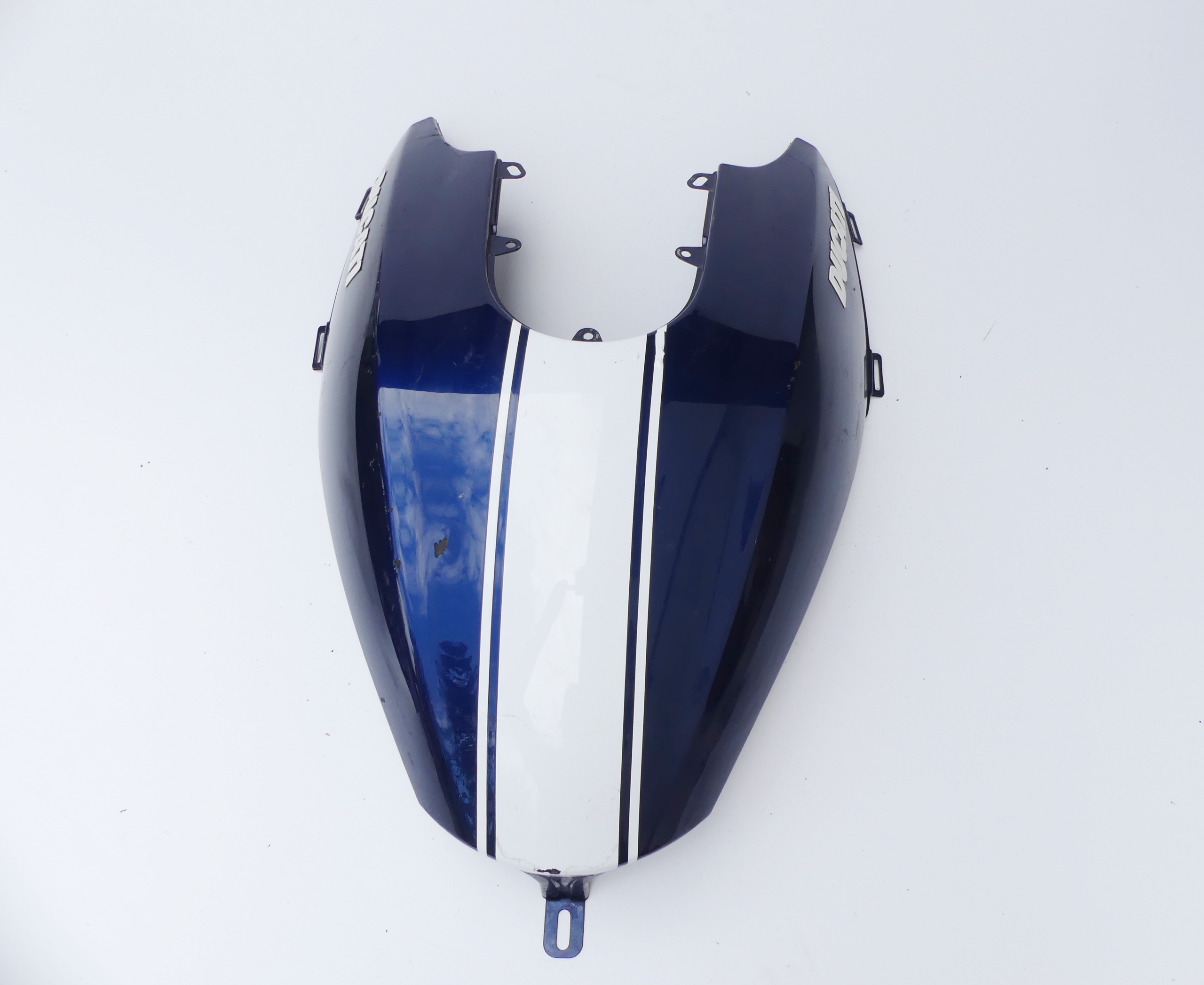 . КРИШКА БАКА КРИШКА DUCATI DIAVEL