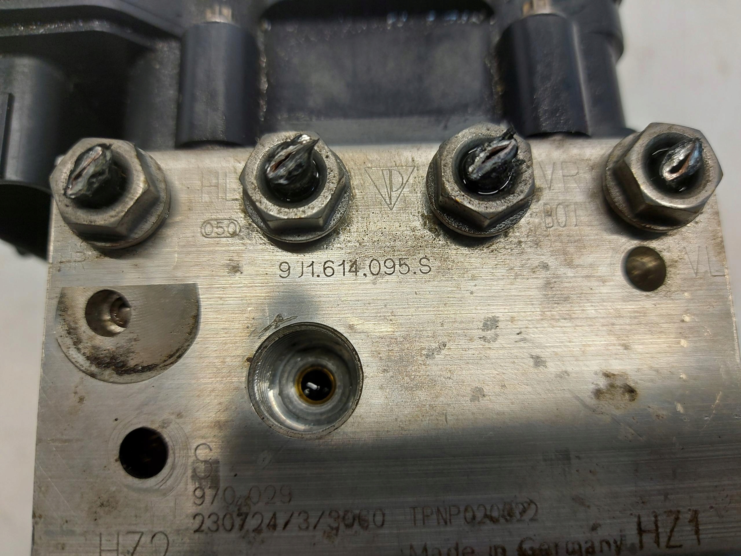 Porsche Taycan GTS 9J1 2023r pump control unit ABS 9J1614095S