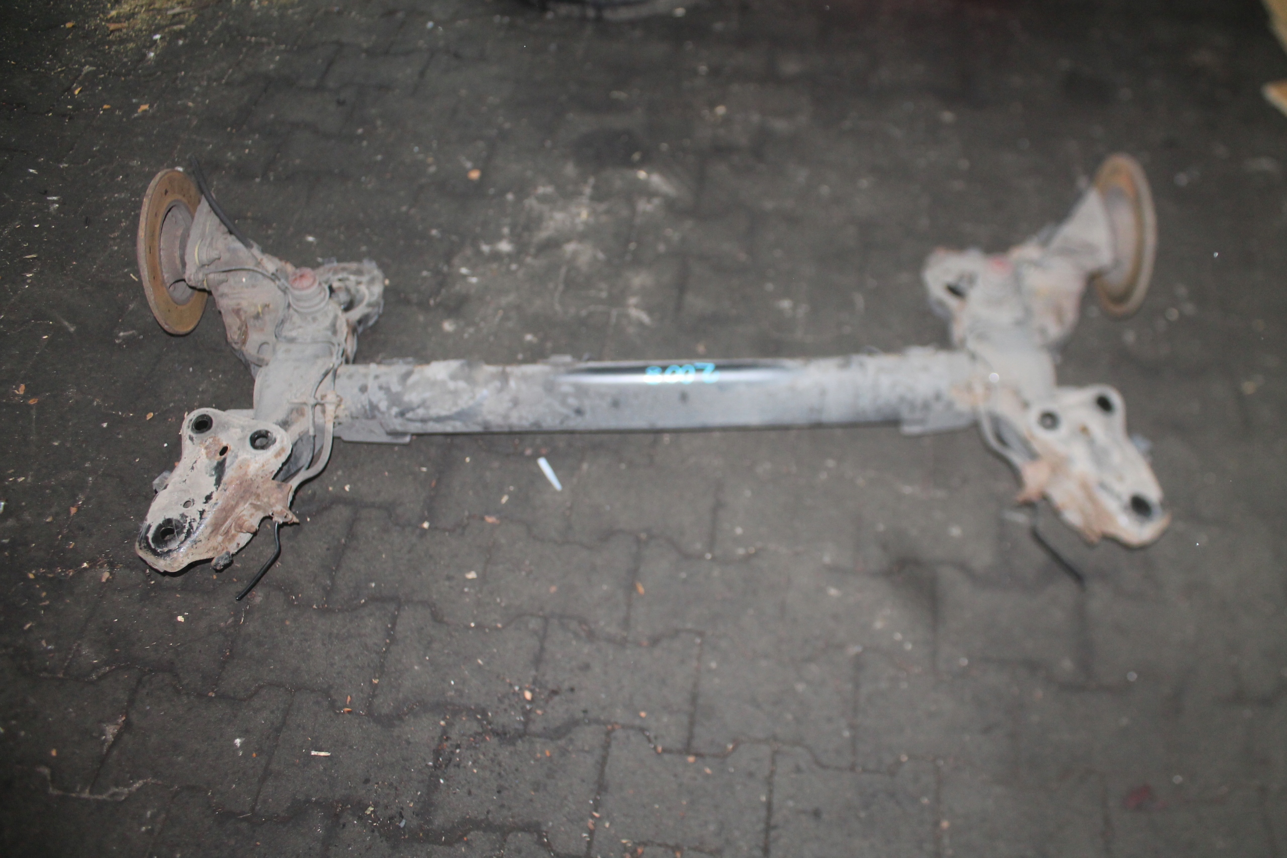 BELKA ZAWIESZENIA OŚ TYLNA PEUGEOT 2008 I 13-19