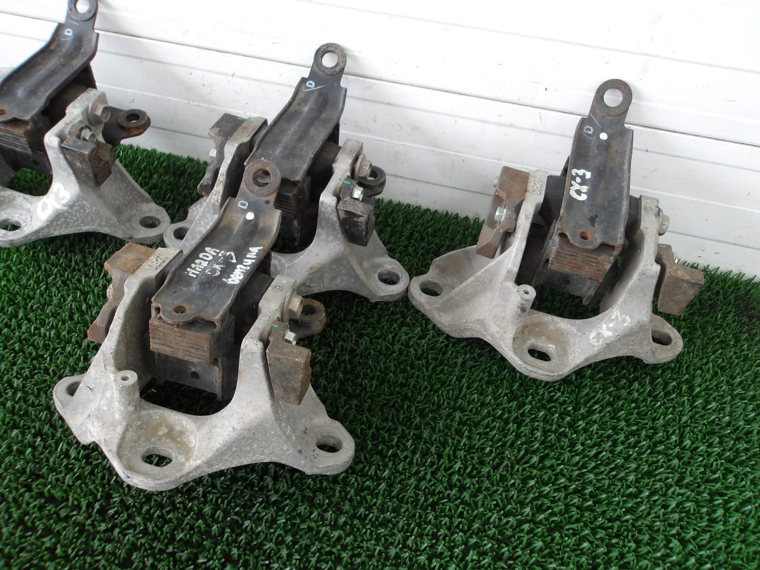 MAZDA CX-3 15-21 2.0 B holder engine mount OE