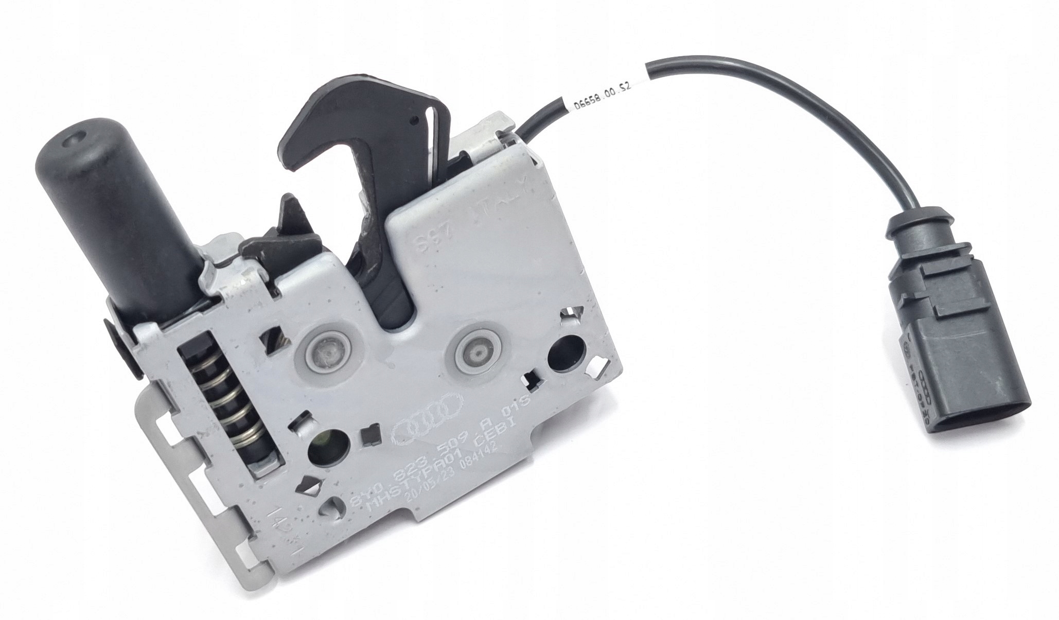 Zámek masky Audi A3 8Y 8Y0823509A