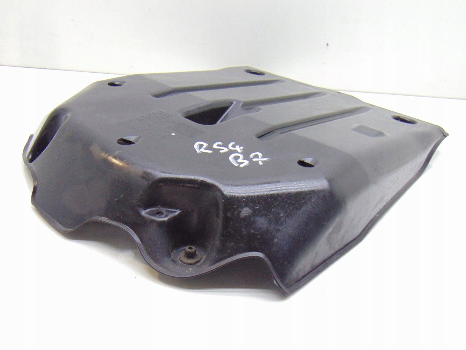 Крышка шасси AUDI S4 RS4 B7 4.2 V8 8e0825219g