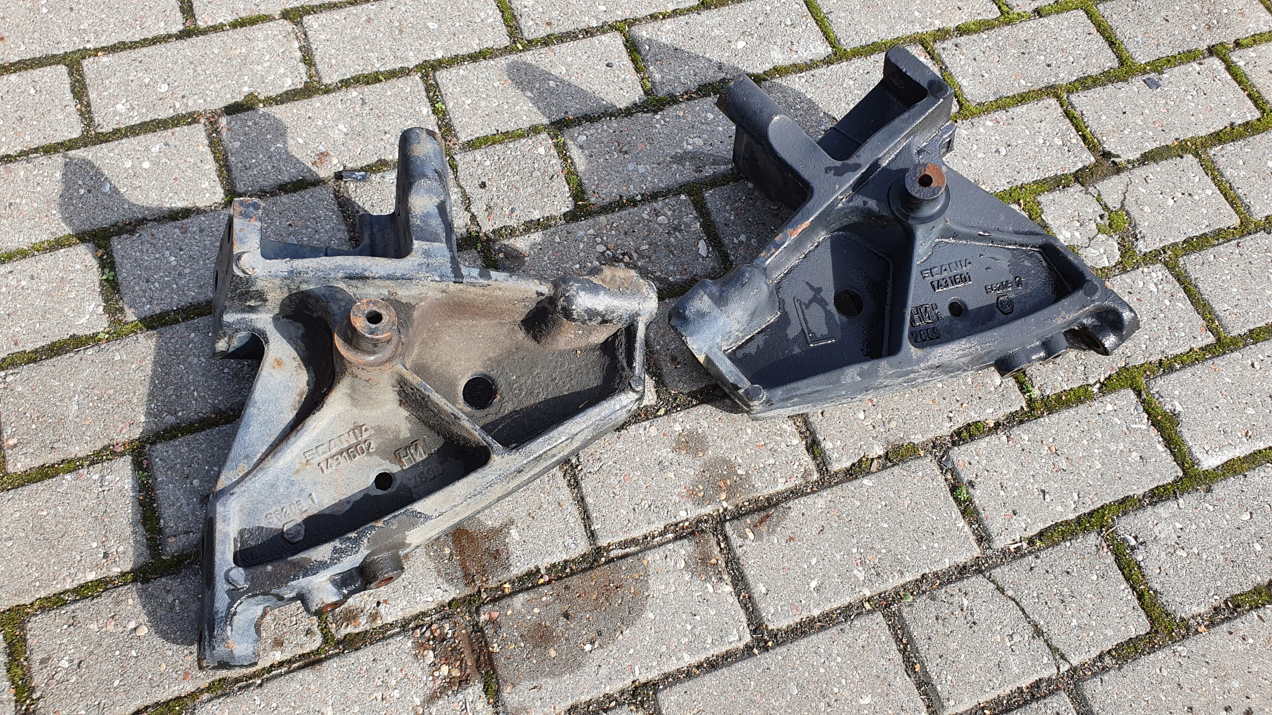 1431602 1431601 - Лапа Кріплення Кронштейн Бампера Балки Scania R