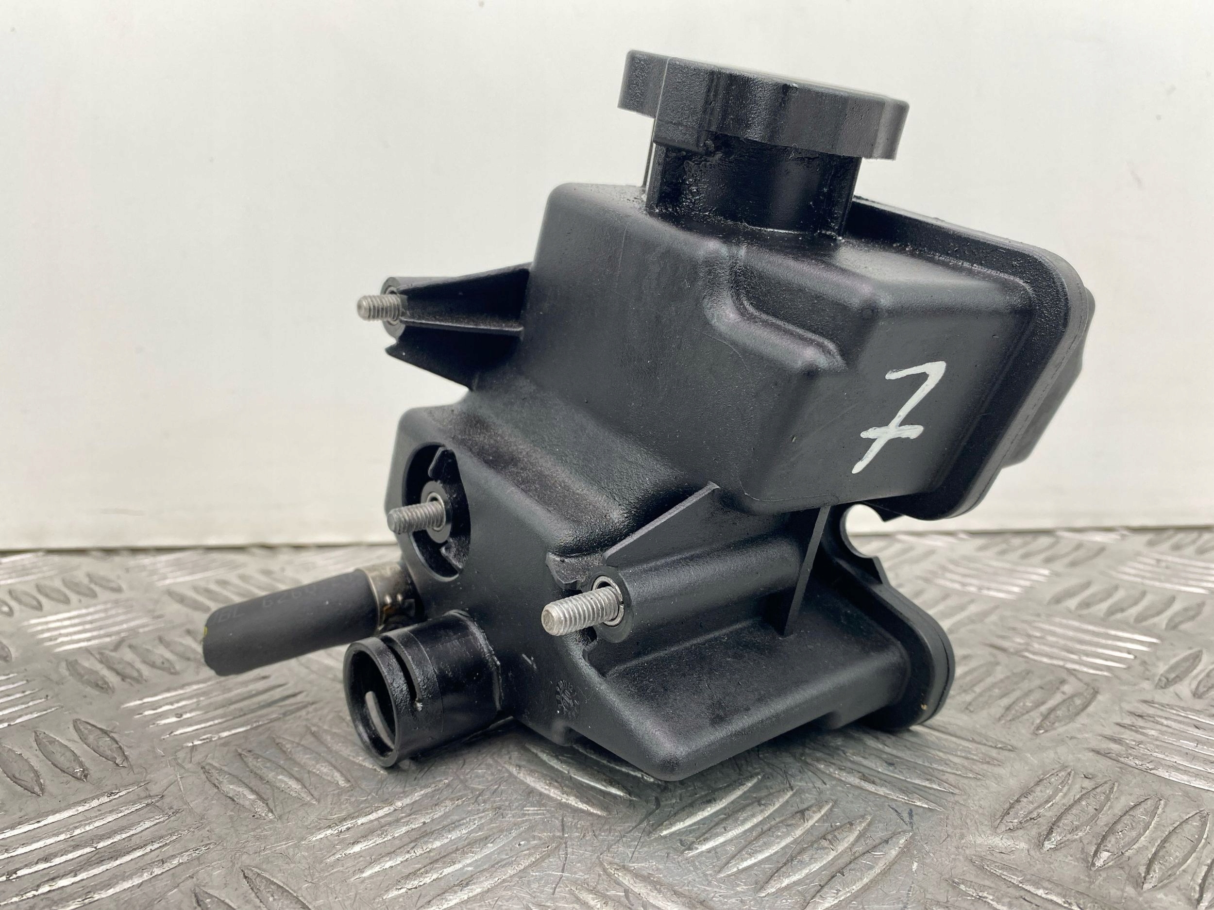 Mercedes ML350 W164 Servobehälter A0004602583 272.967