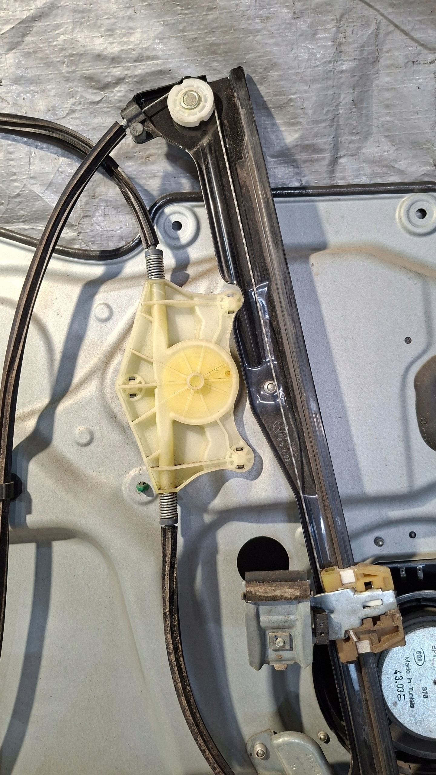 window regulator right front VW TOURAN and