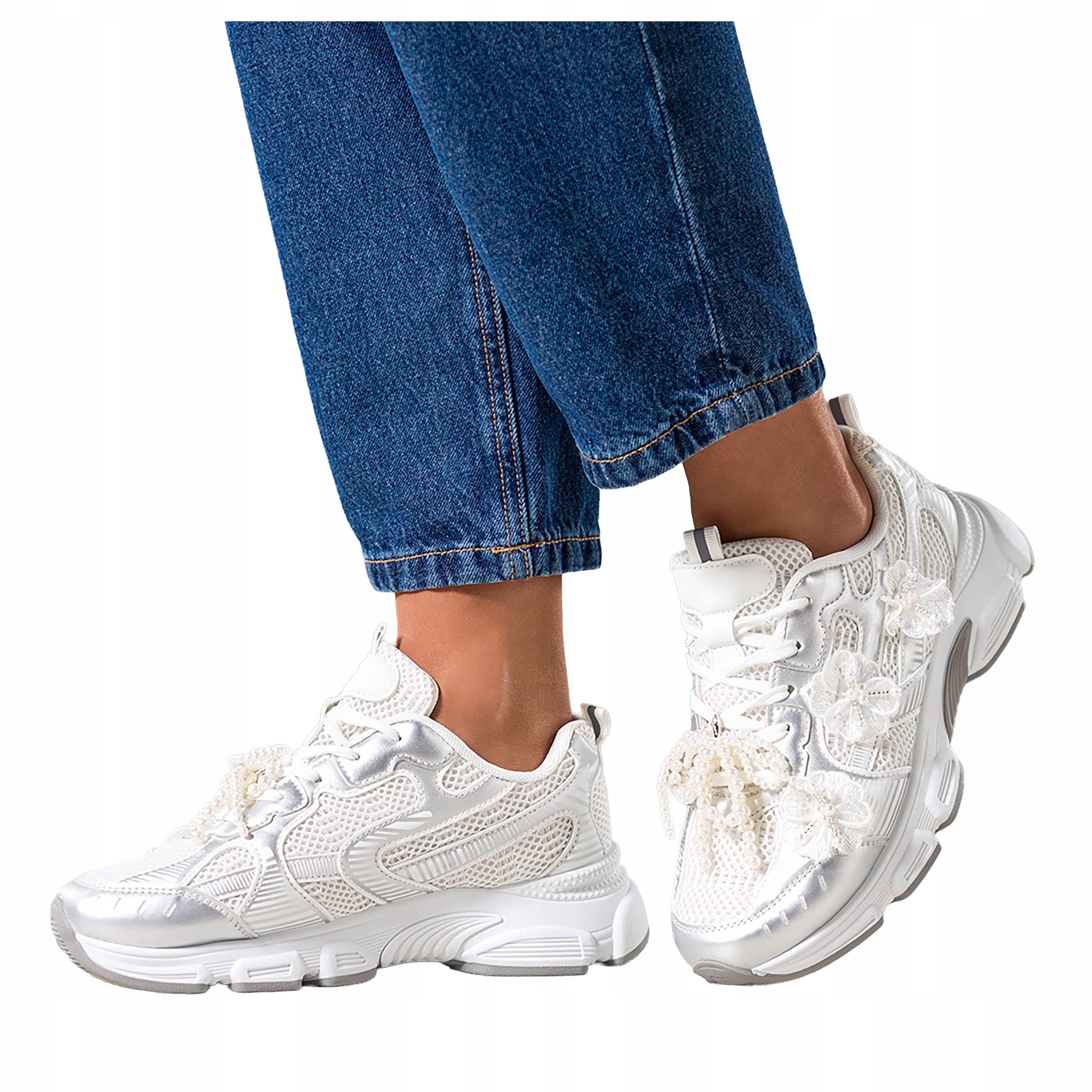 Dámské sportovní tenisky stříbrné na platformě s odnímatelnou ozdobou, velikost 39