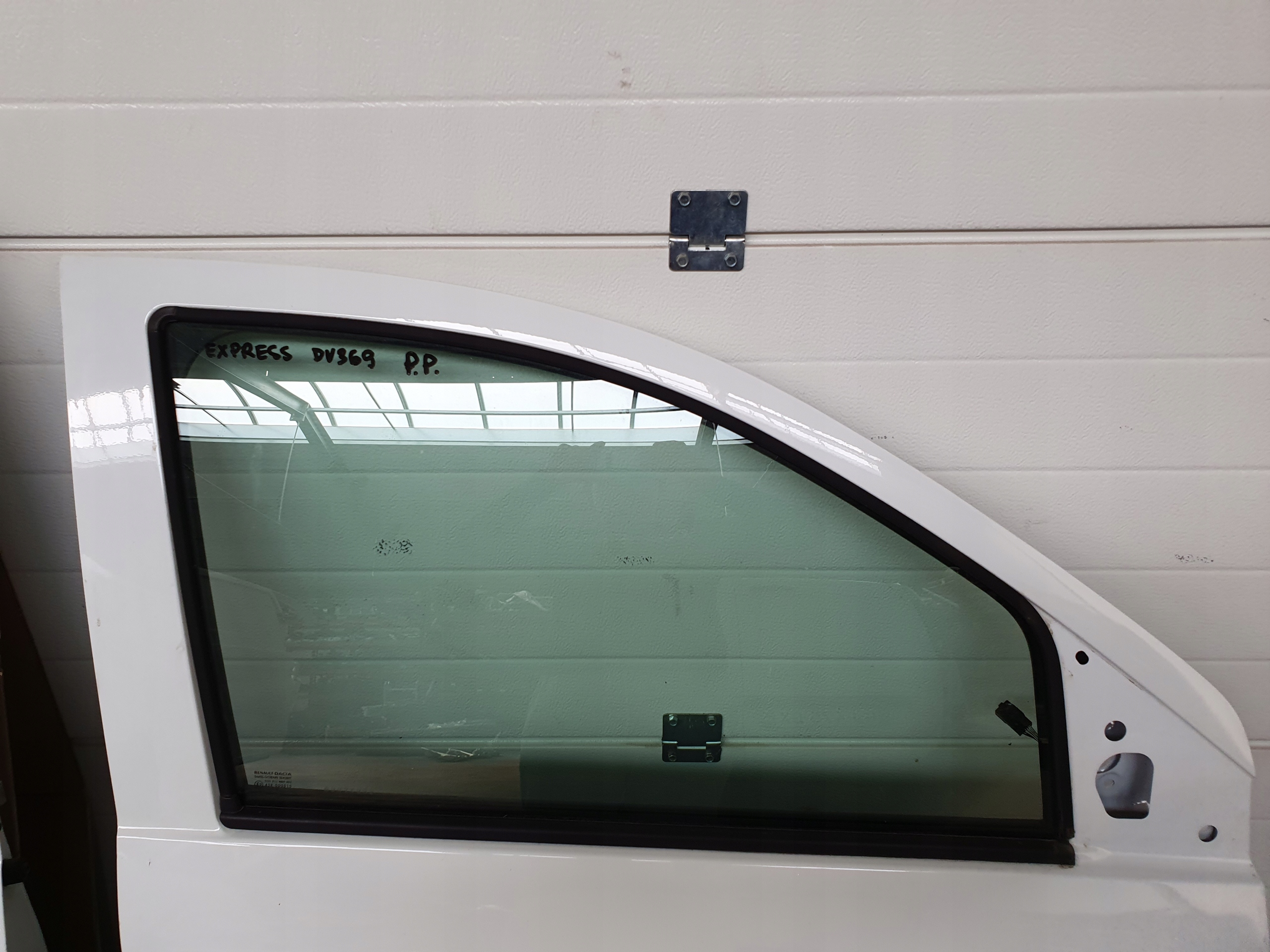 DRZWI KOMPLETNE PRZÓD PRAWE LEWE RENAULT EXPRESS II VAN KOLOR 0V369 Producent części Renault OE