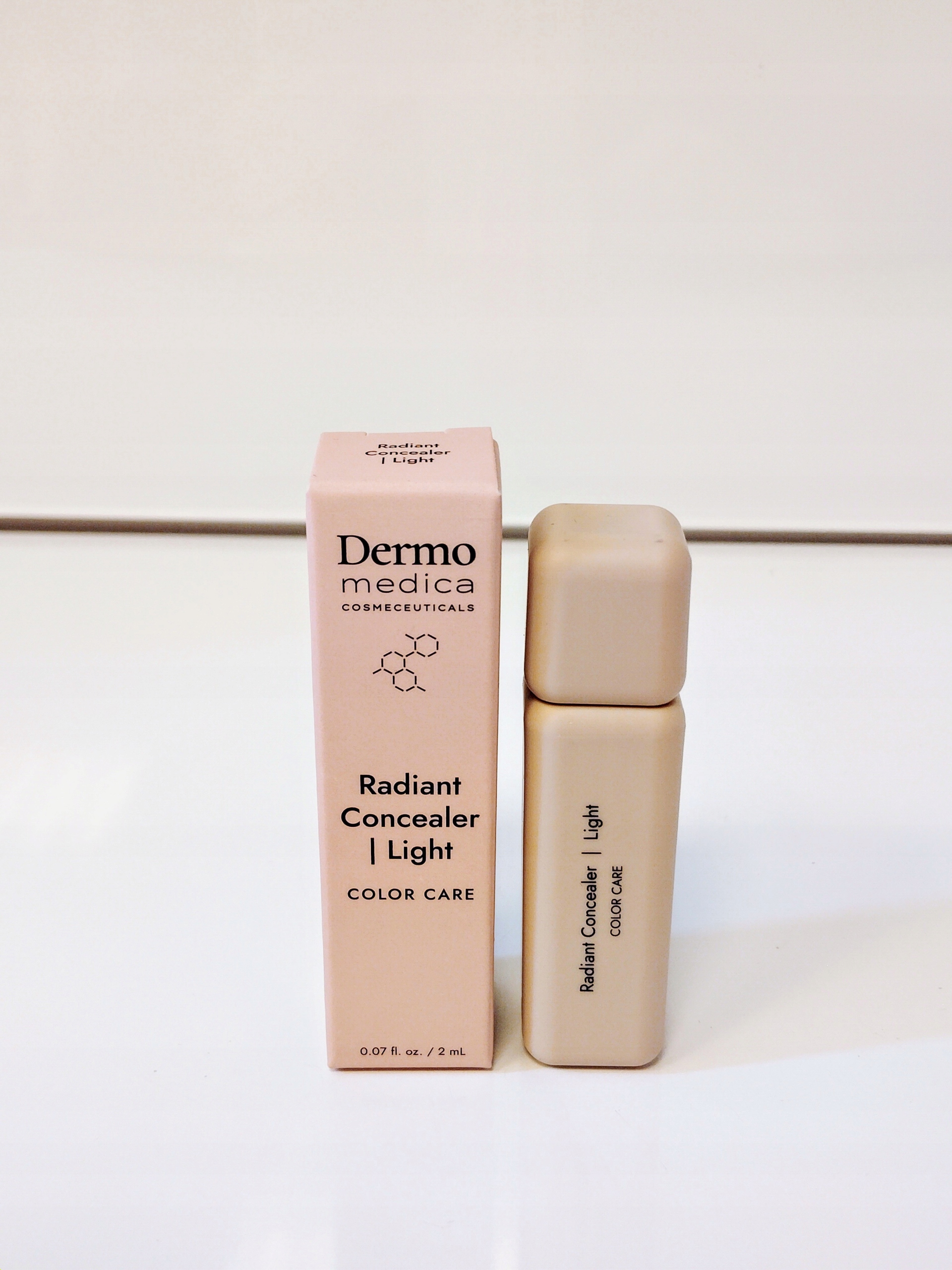 Dermomedica Radiant Concealer Light - Rozświetlający Korektor 2ml