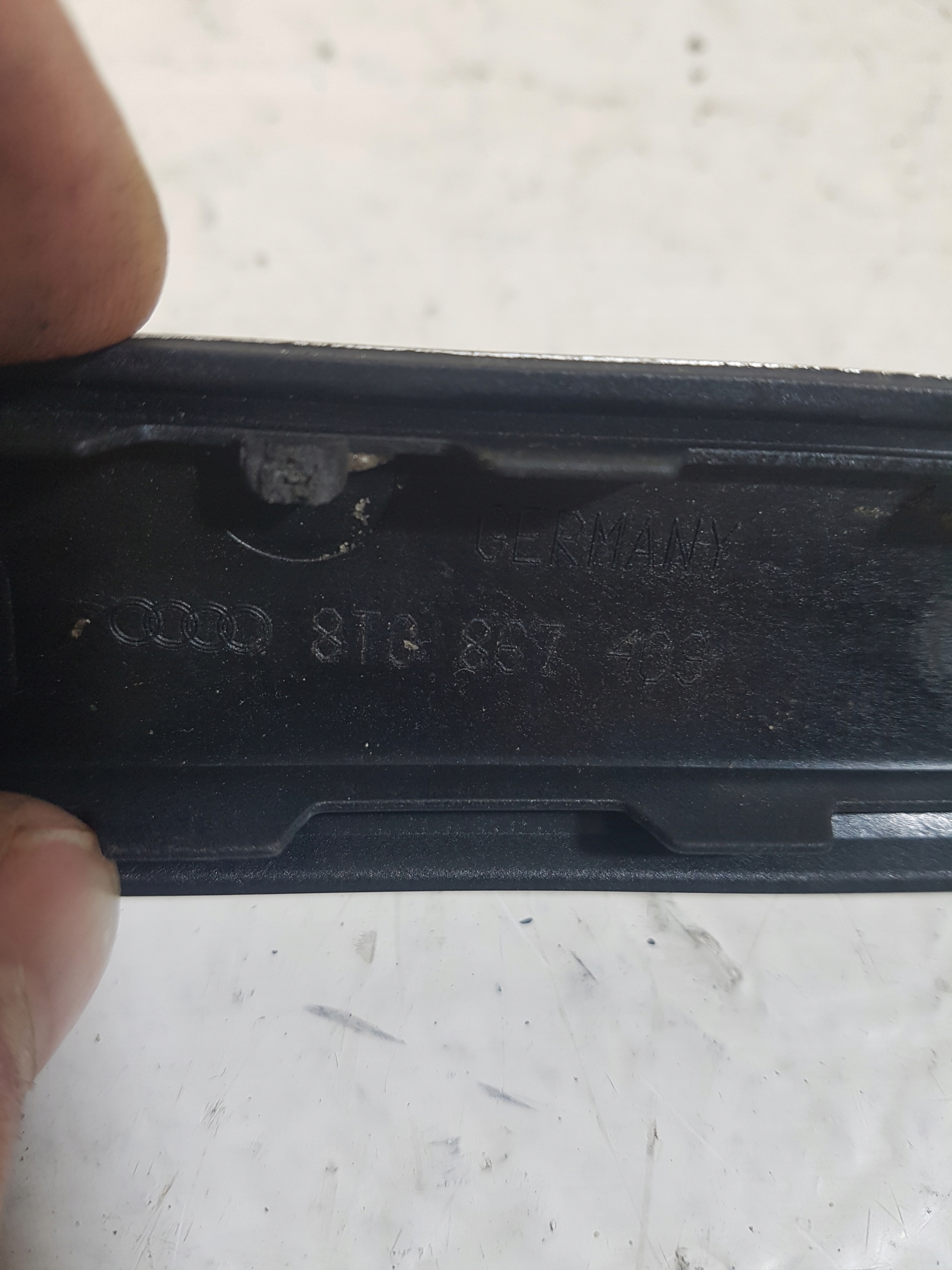 moulding door left front LIFT AUDI A5 8T 8T0867409