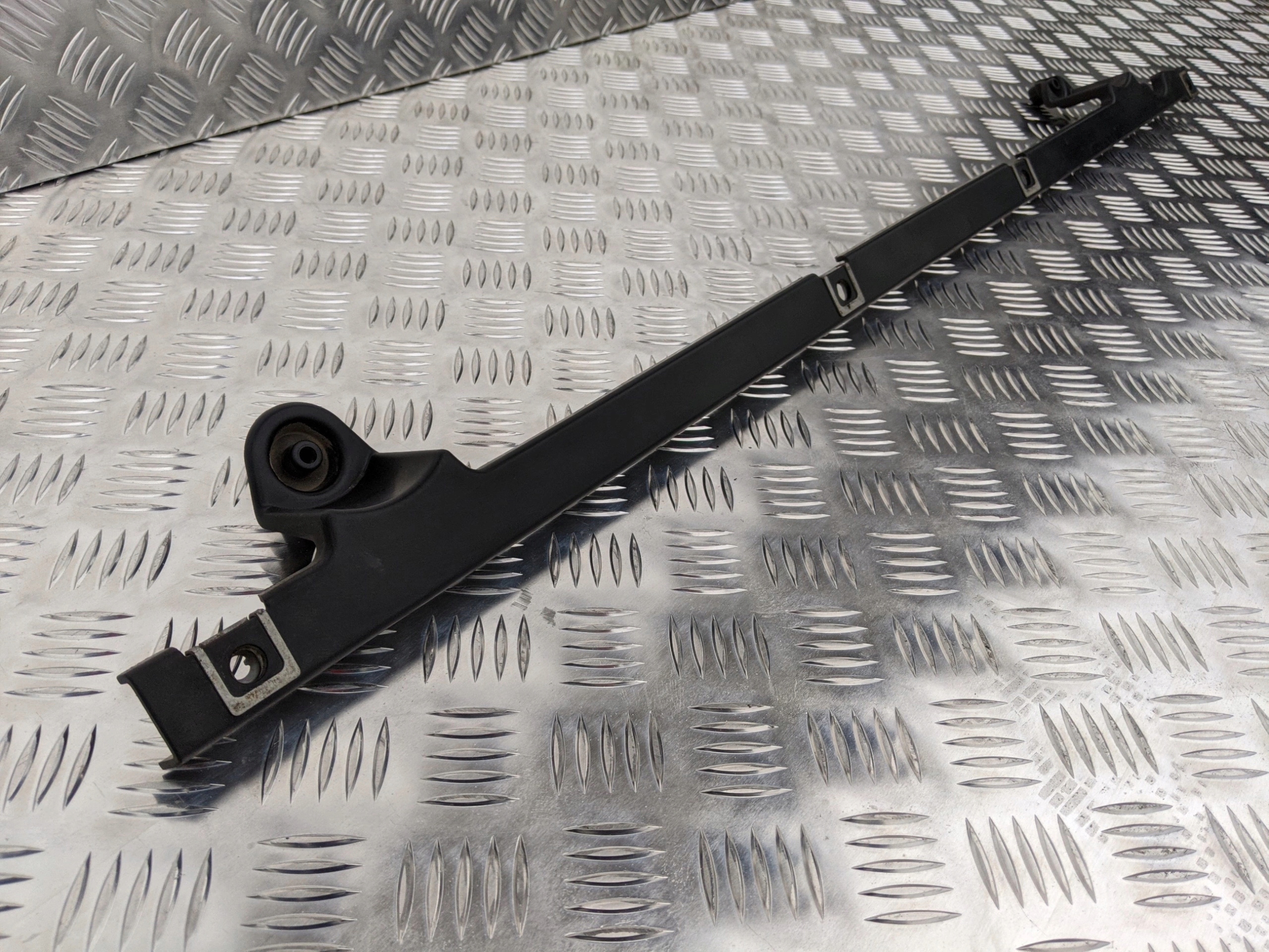 КОЖУХ НАПРАВЛЯЮЩАЯ ДЛЯ ПРОВОДОВ DAF XF 106 MX11