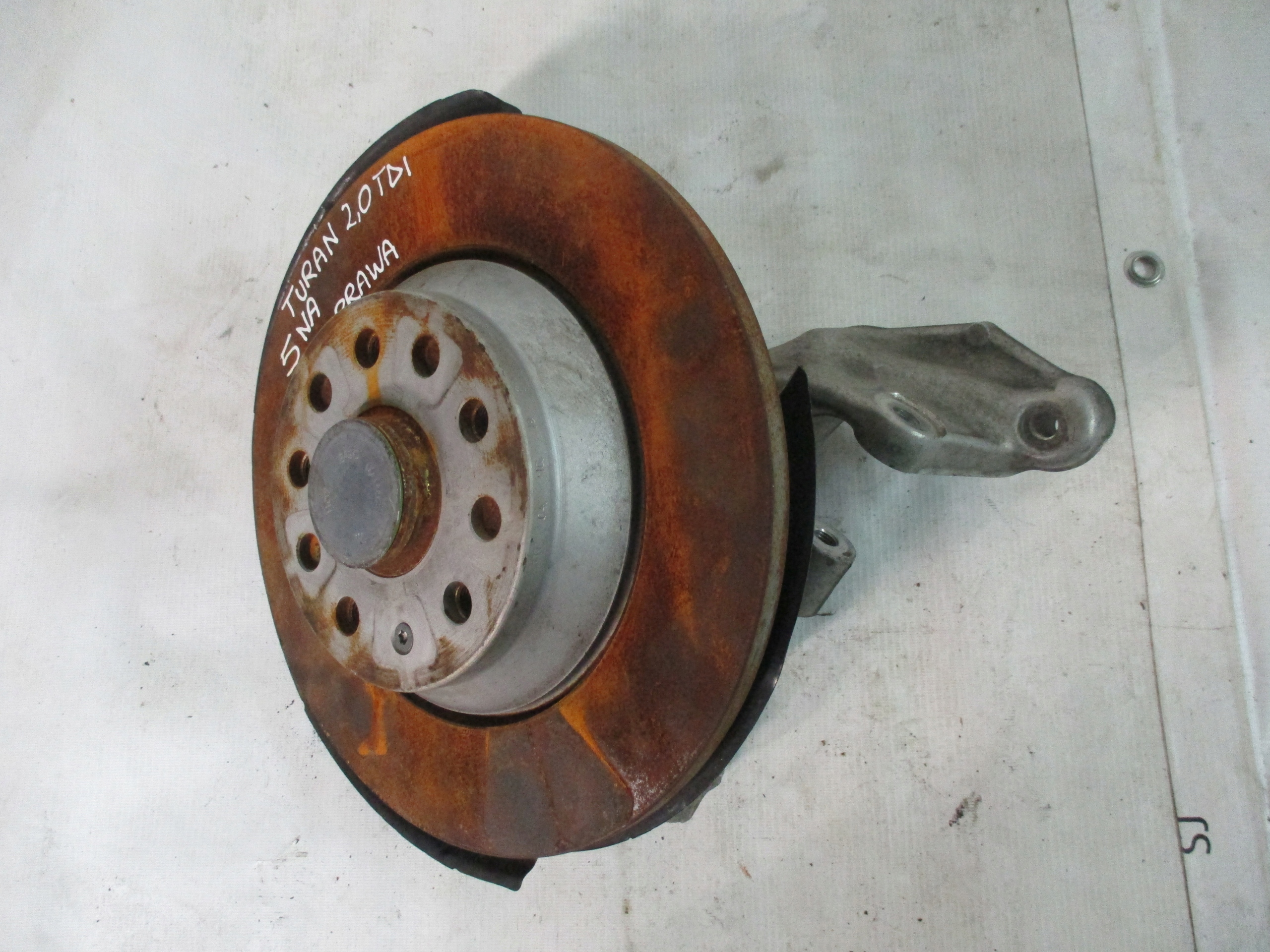 swing right VW Touran 5TA