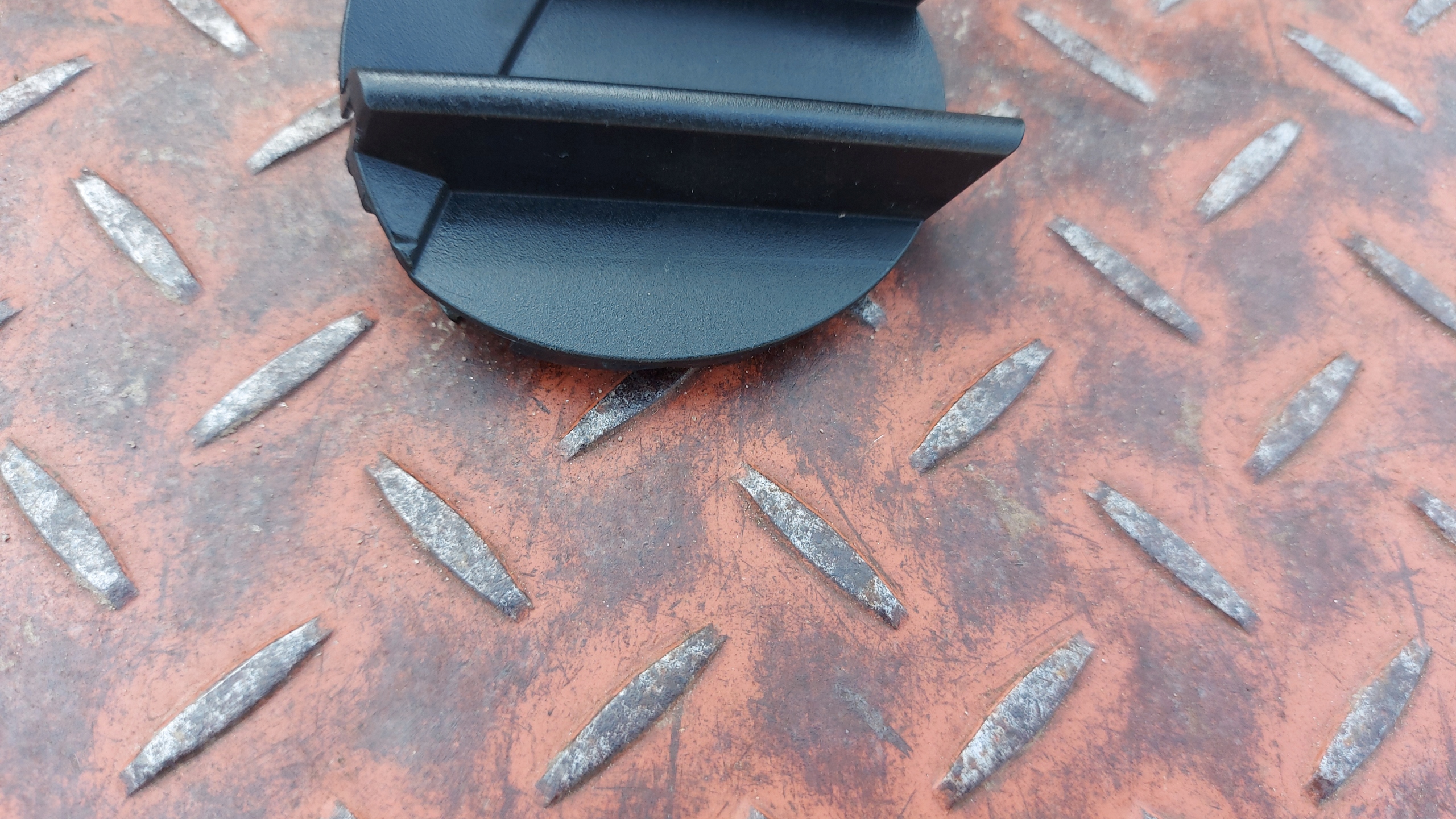 towing hook cap front TOYOTA YARIS III 14-17