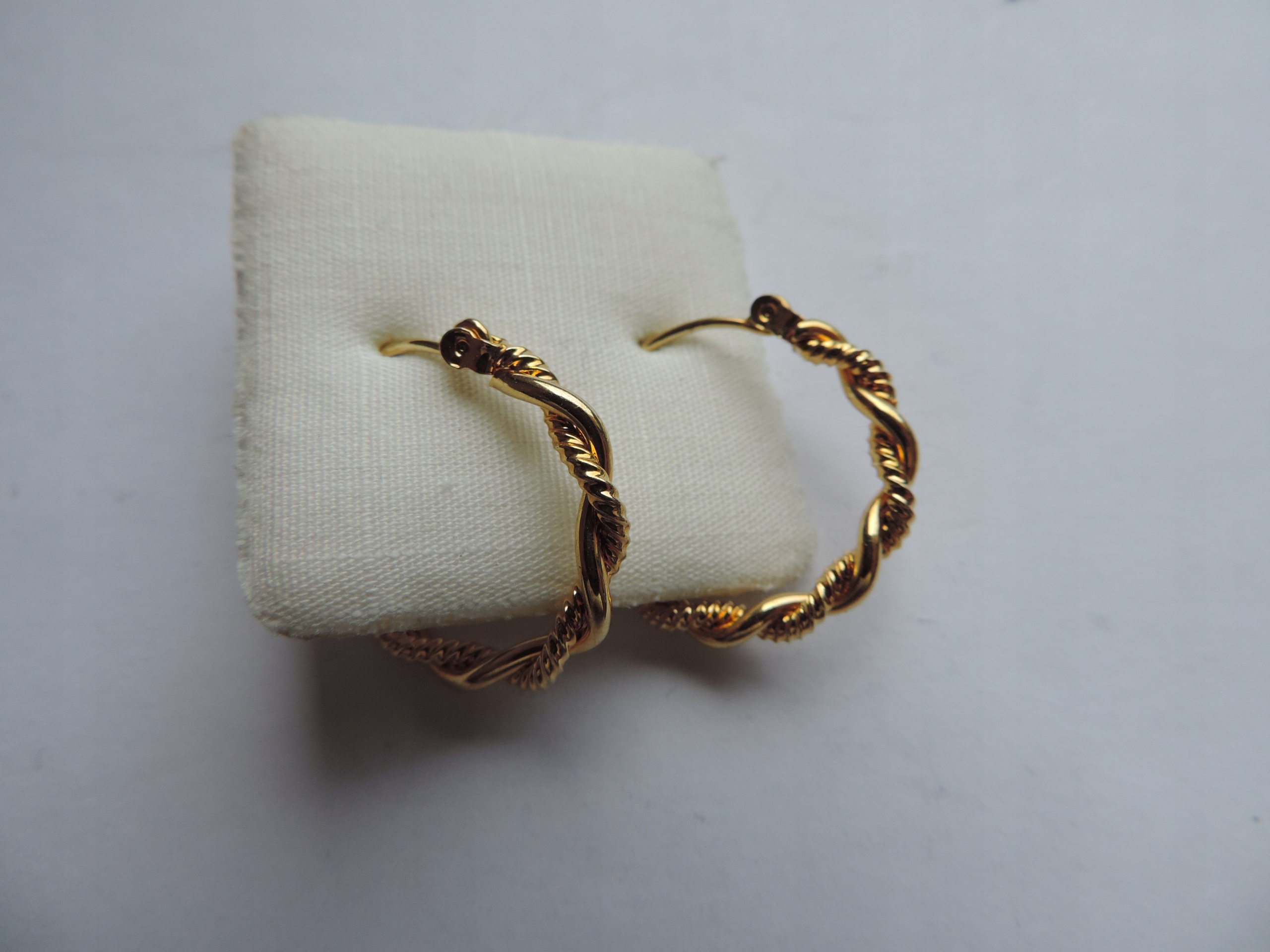 BIŻUTERYJNE RÓŻNOŚCI - KOLCZYKI