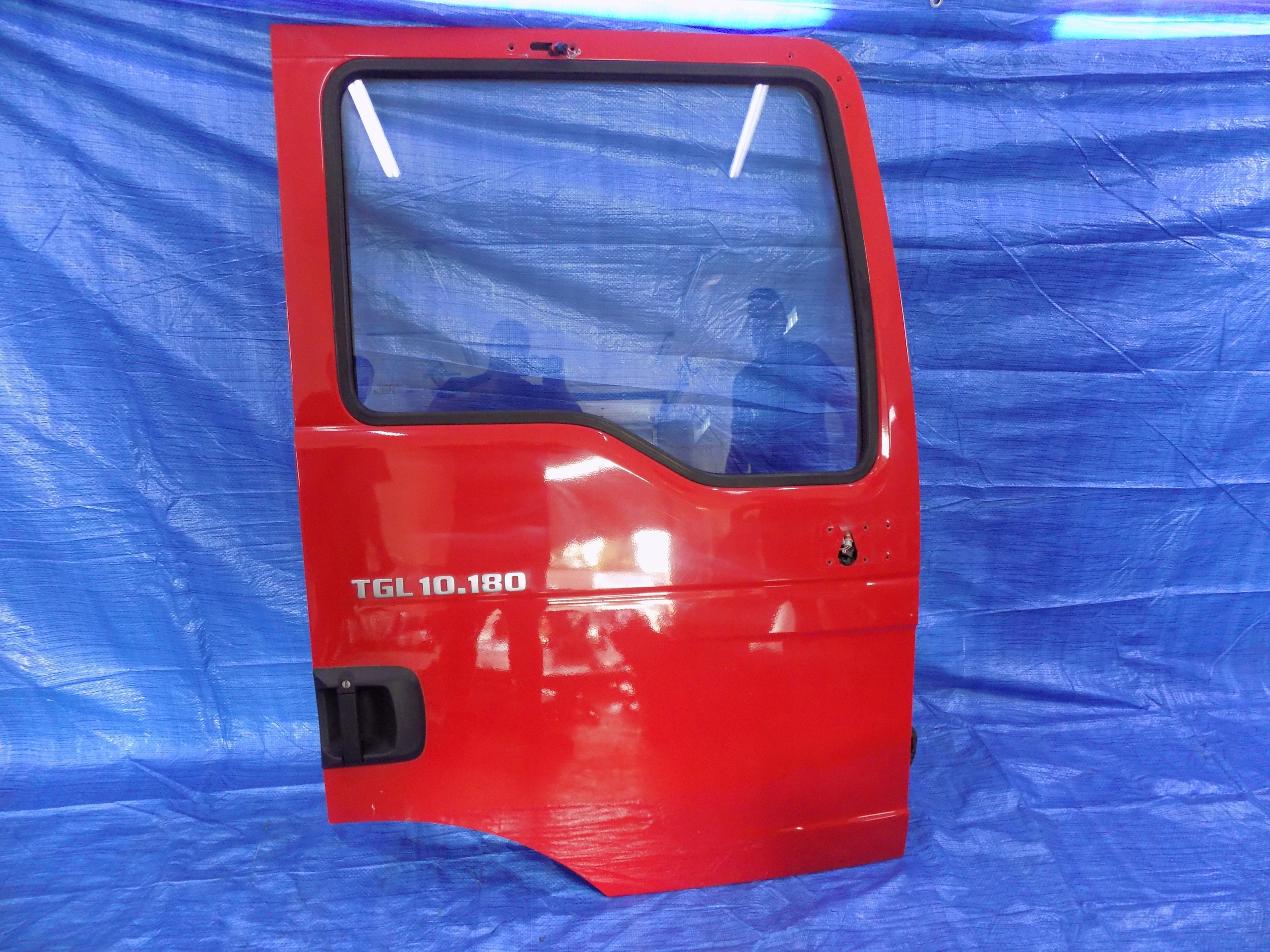 DRZWI PRAWE PRAWY PRZÓD MAN TGL 10.180 2007 R