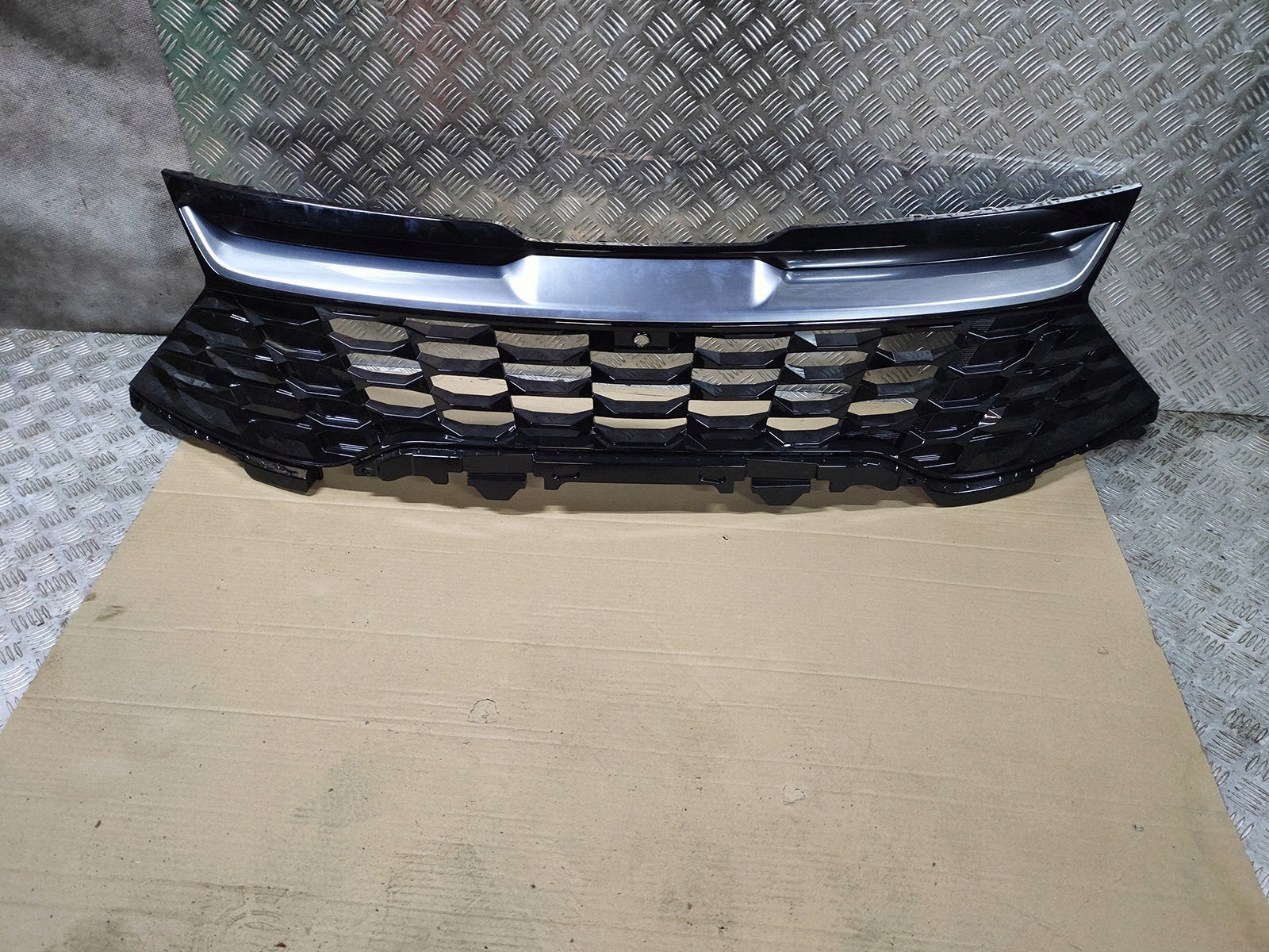 Atrapa grill Kia Sportage V 21- 86351-R2030 NOWA