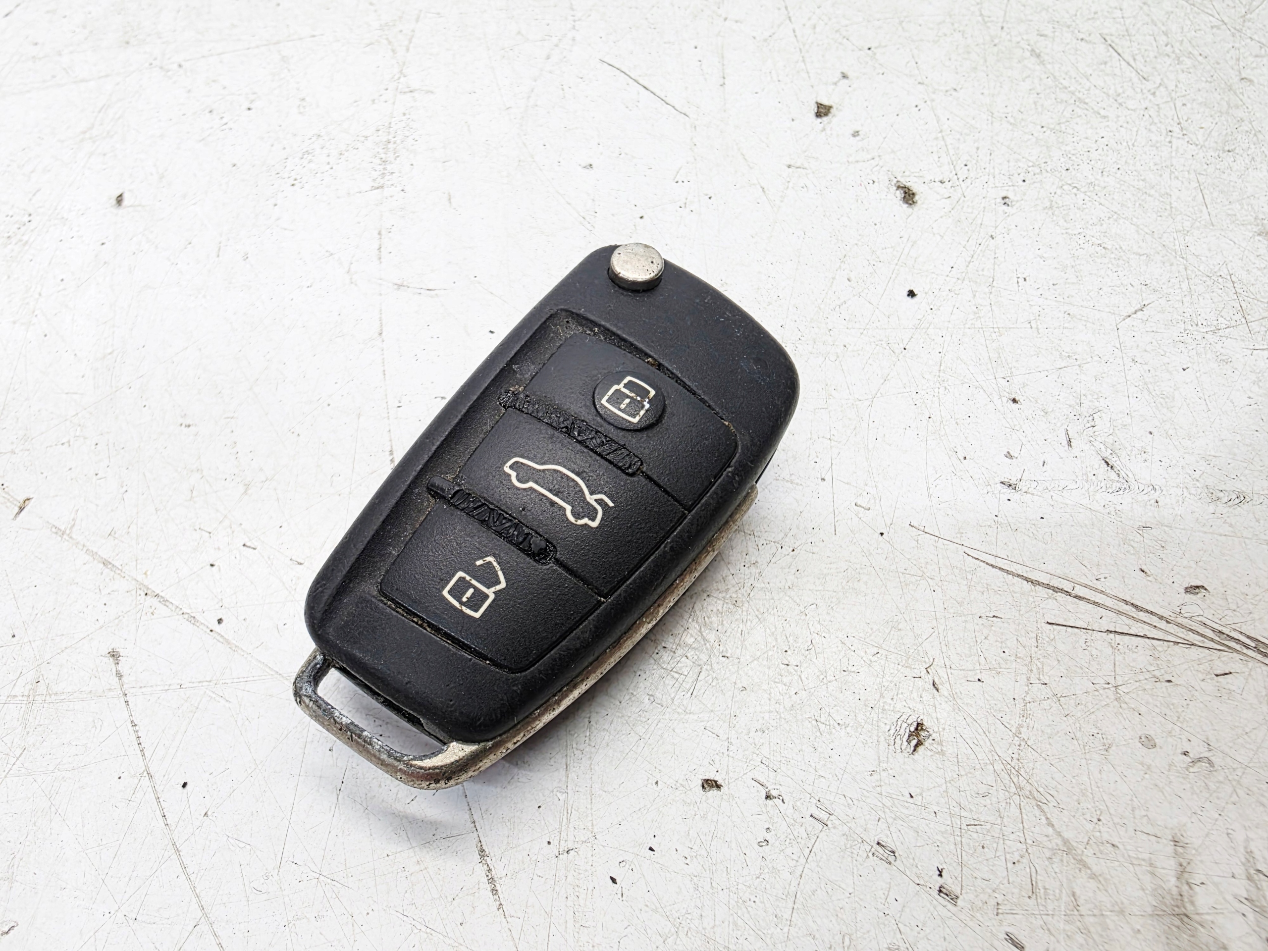 key PILOT SCYZORYK AUDI A6 C6 Q7 4L 4F0837220AK 16Q7