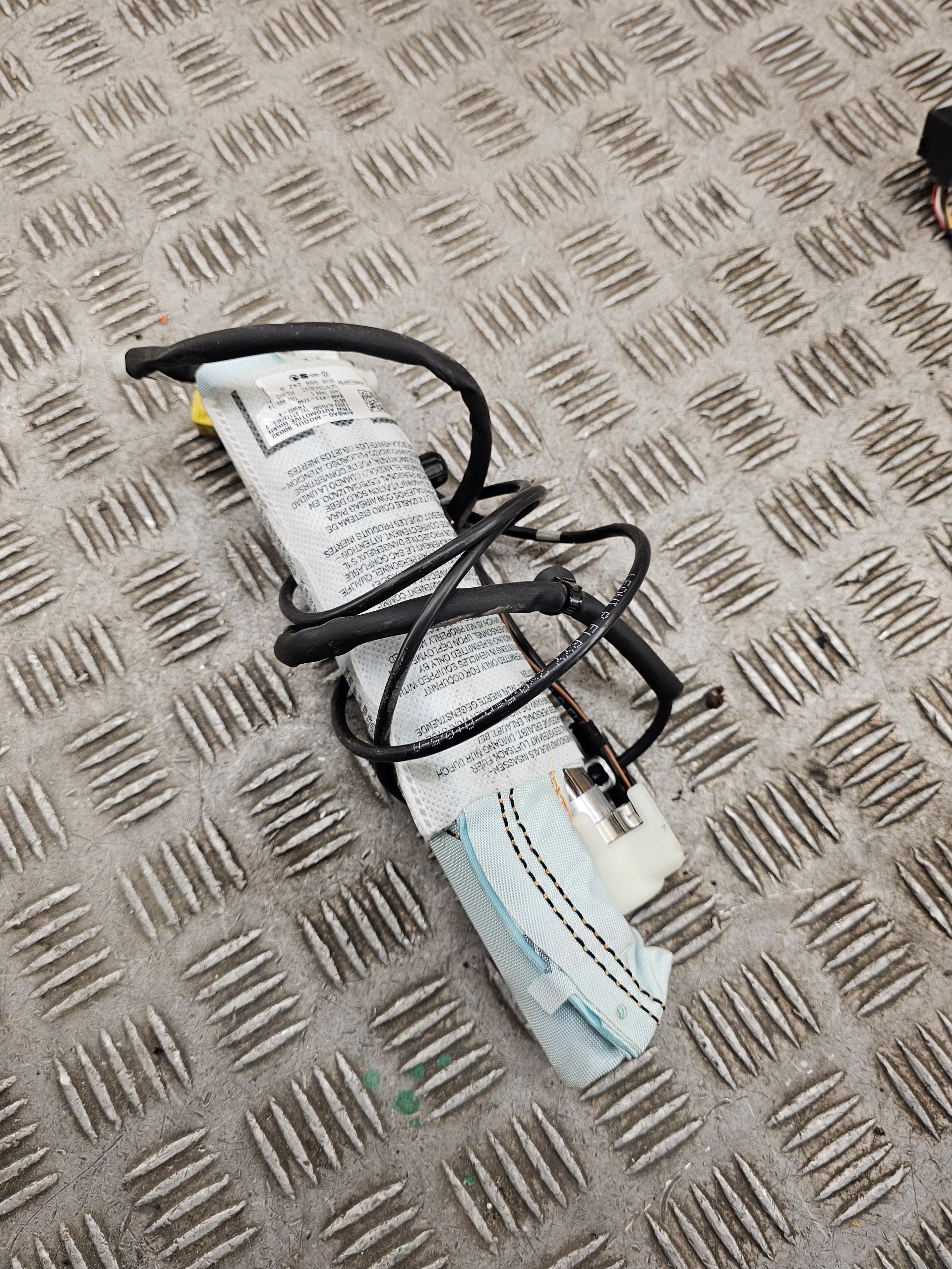 AUDI Q3 8U seat airbag right 8U0880242A