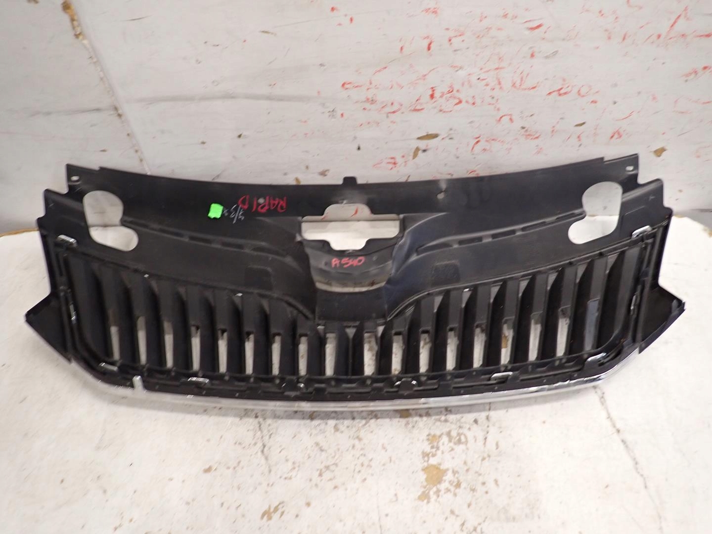 grille SKODA RAPID 2012- 5JA853668