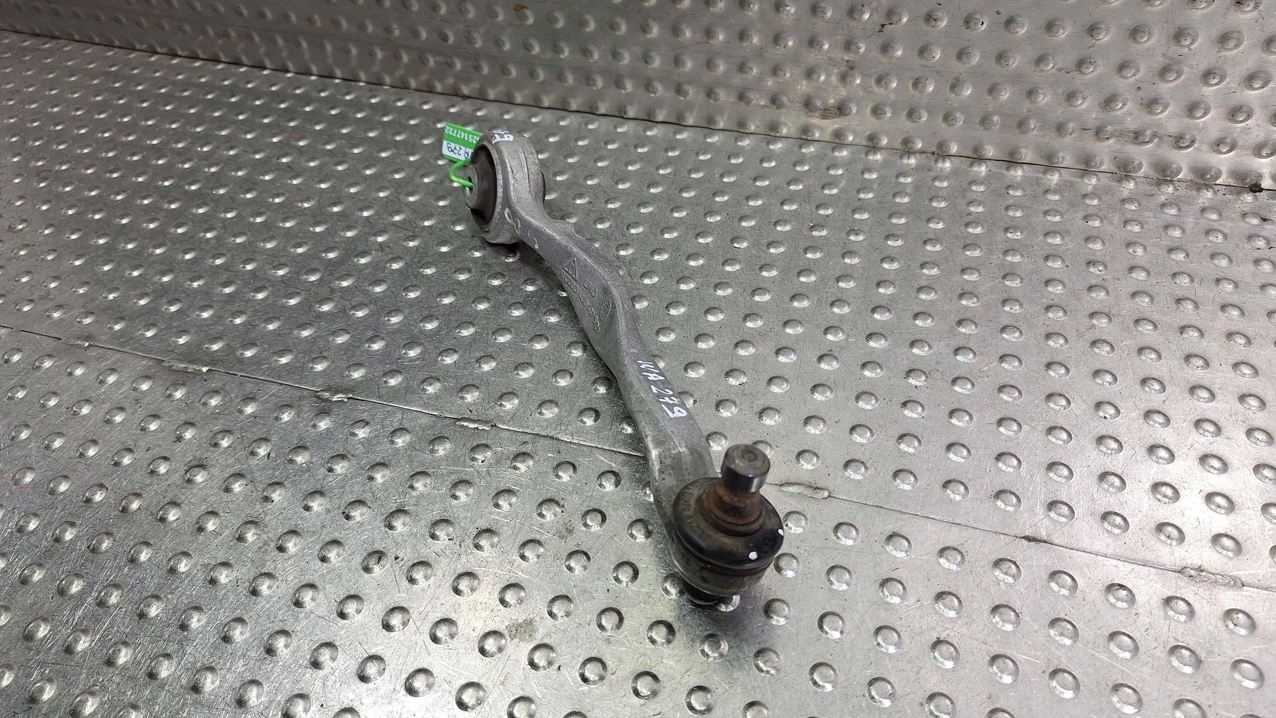 arm right front upper OE 4D0407512F AUDI A4 B6 A6 C5 PASSAT B5 SUPERB and