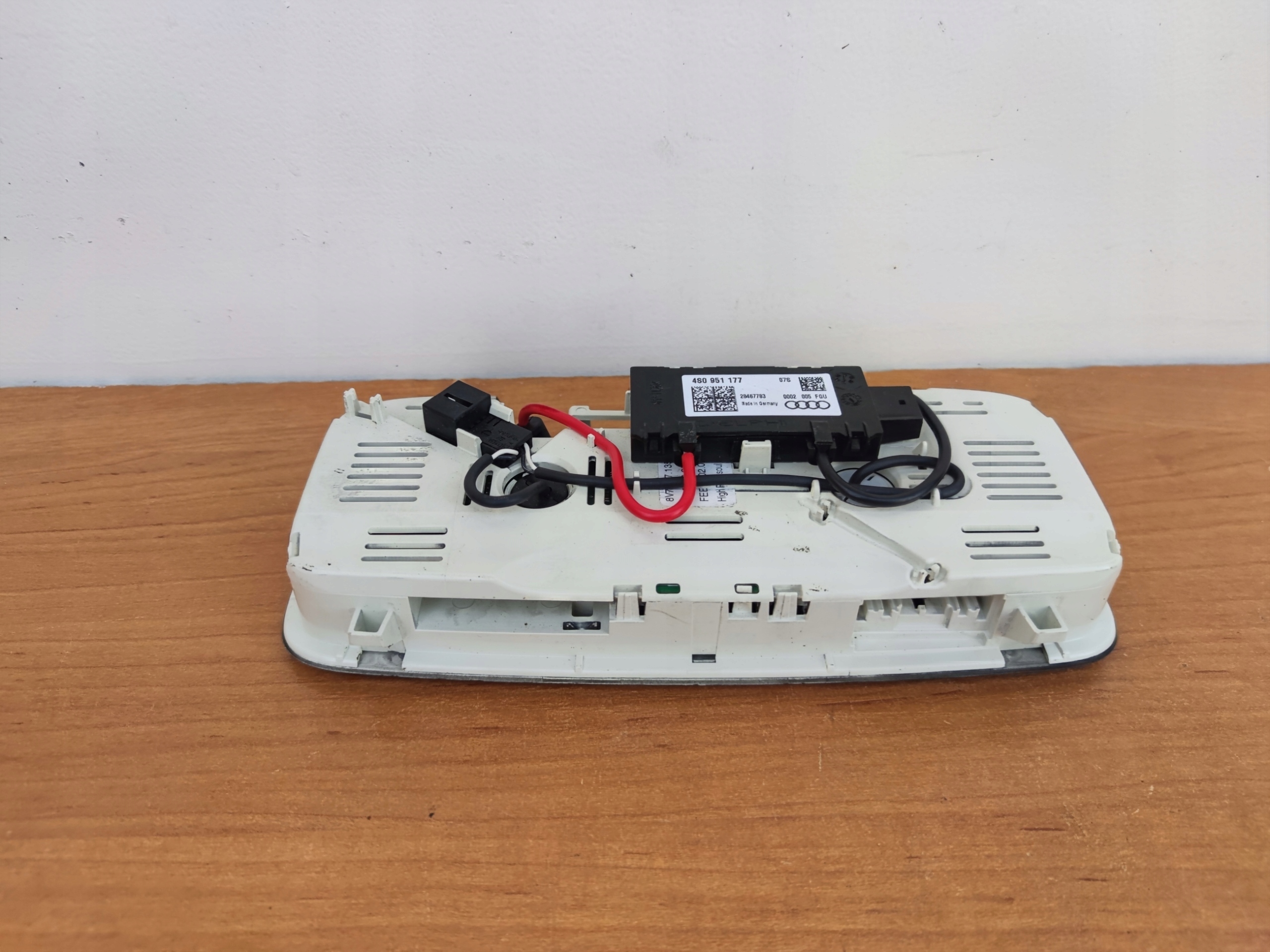 Audi R8 лампочка led 8V7947135S