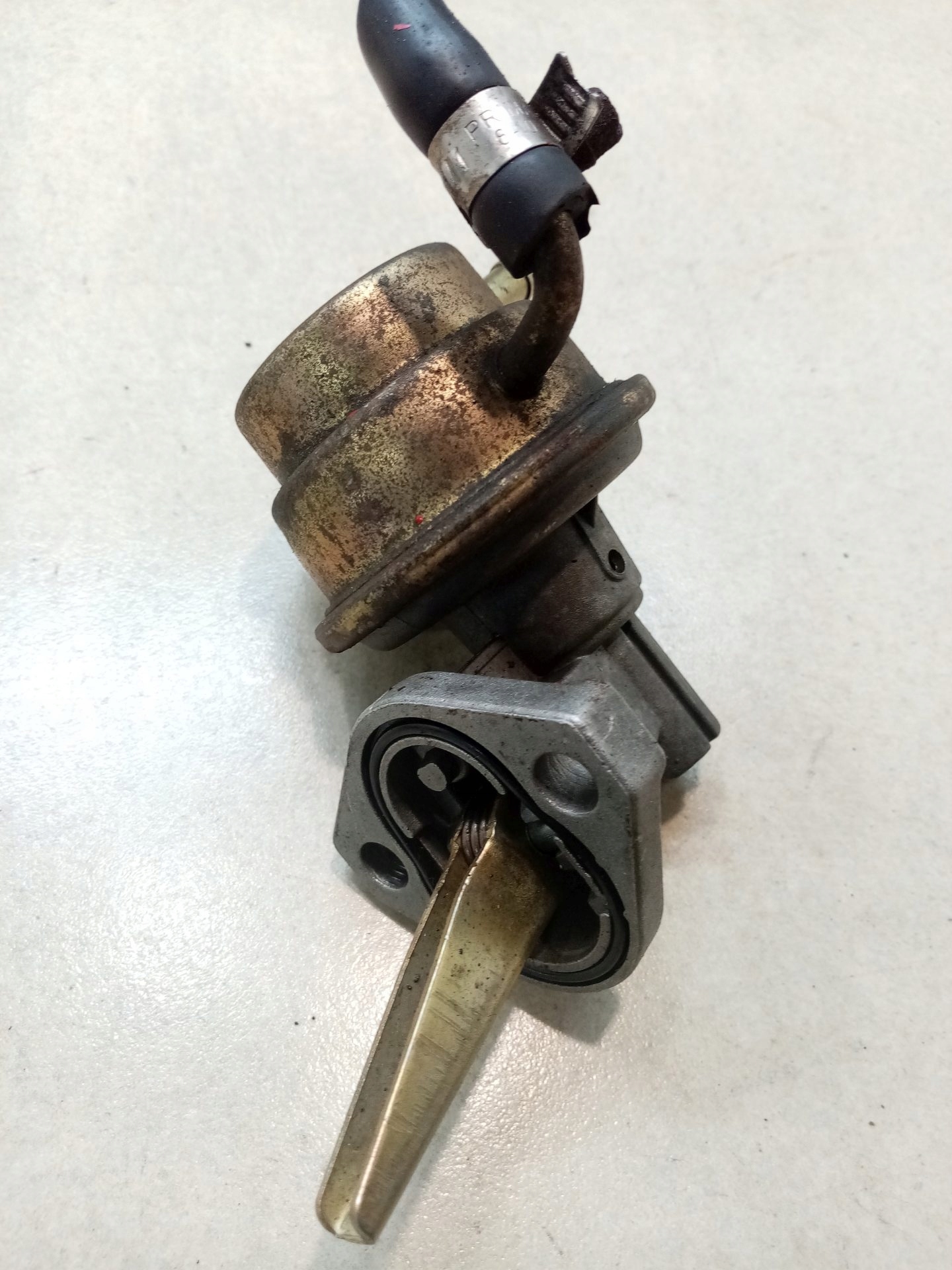 pumpa za gorivo GOLF II 1.6 B