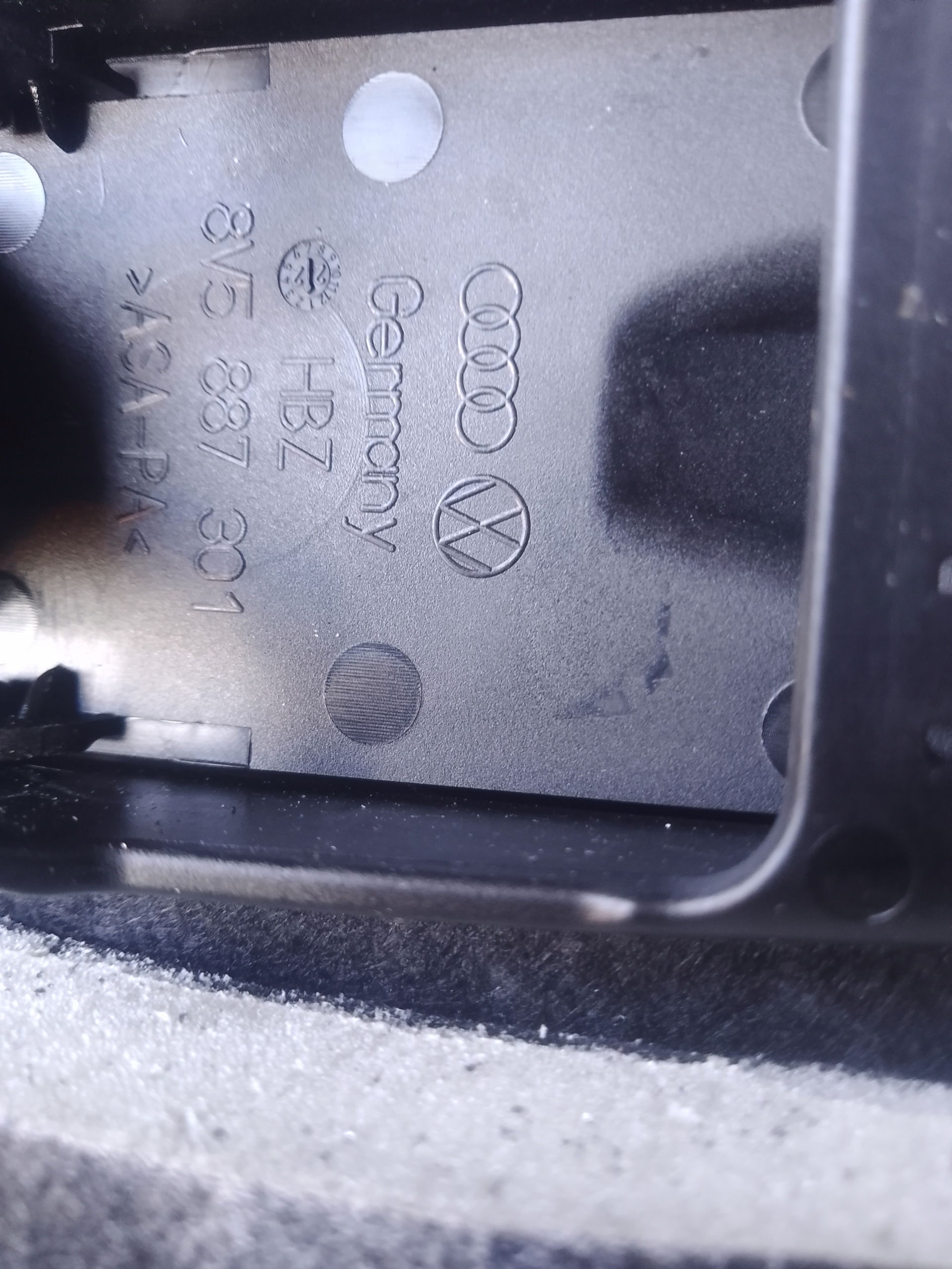 plato boot sedan AUDI A6 C8 4K5863411G