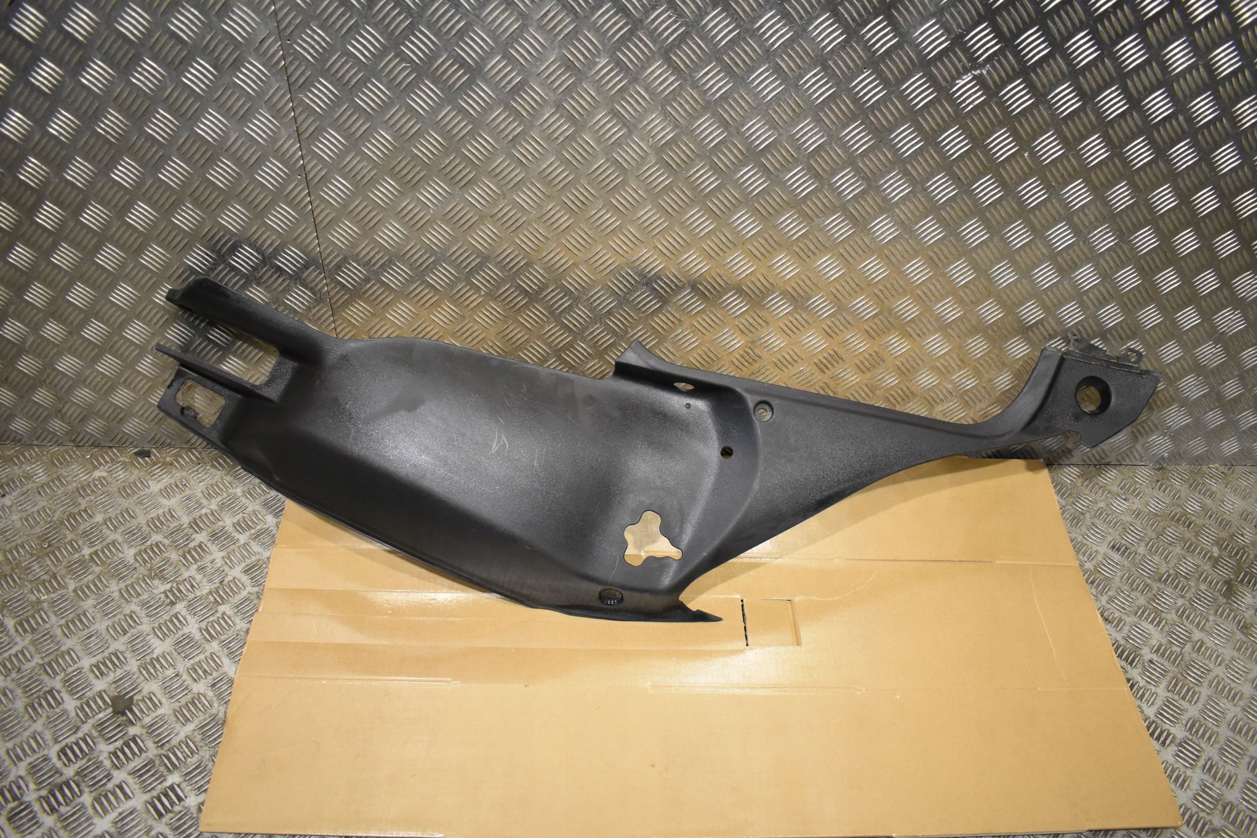 Blende Abdeckung Tueroeffner Gurten AUDI R8 1 9