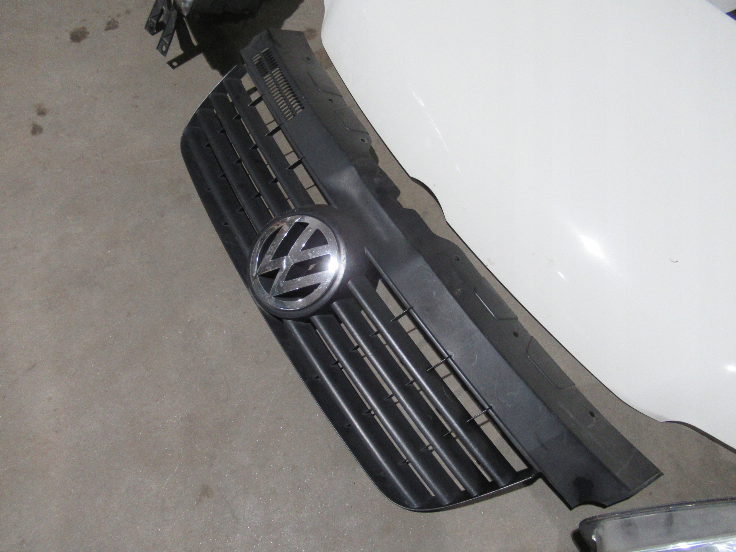 front VW T5 TRANSPORTER 2.5 TDI 03-09r.