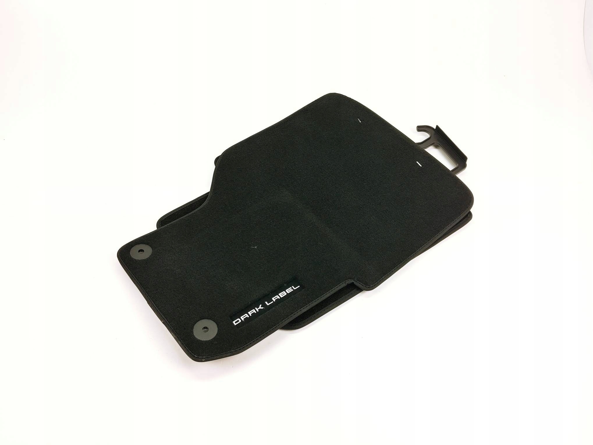 KOMPLET DYWANIKÓW DARK LABEL VW AMAROK 2H7061275