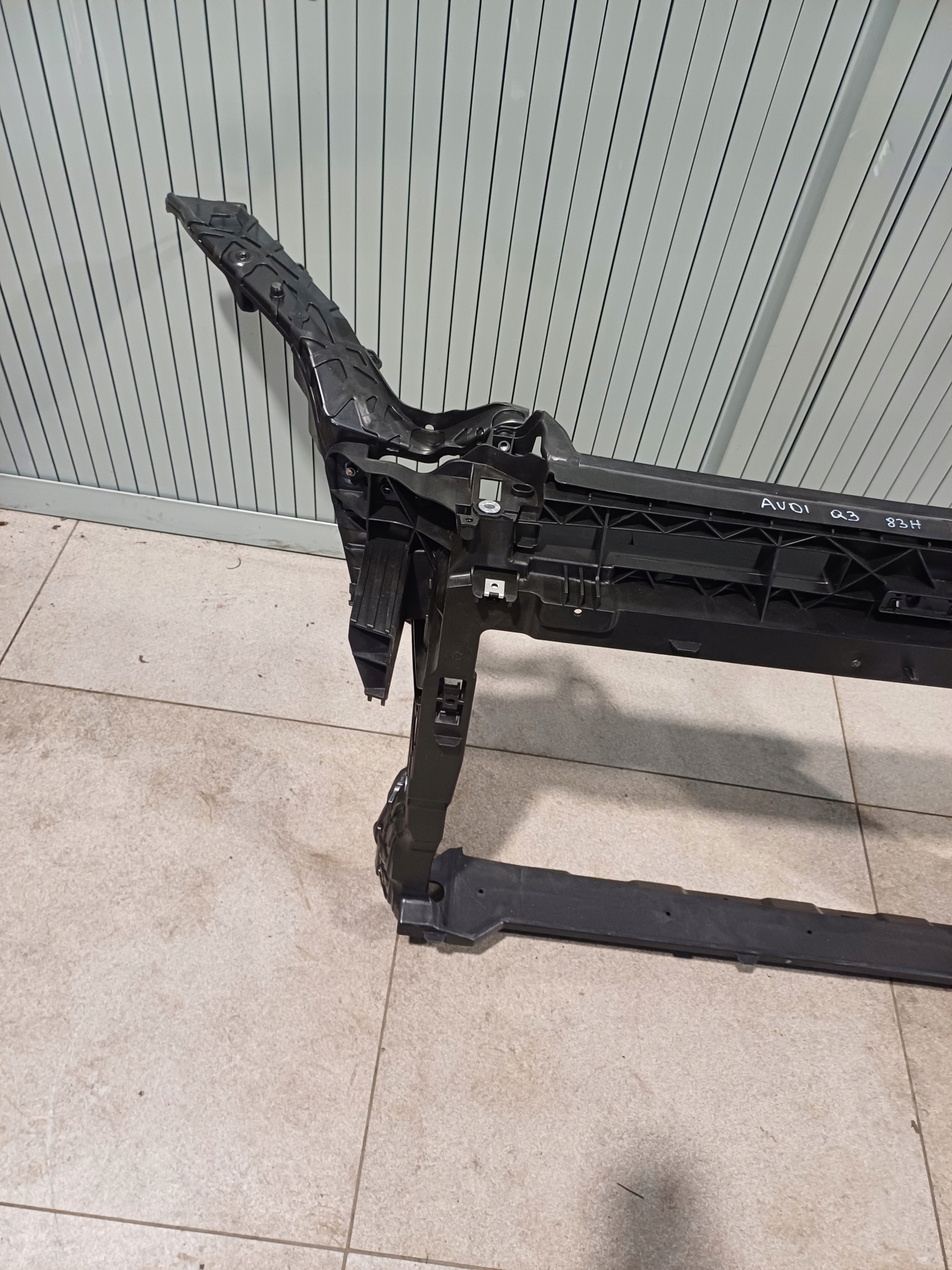 bar, wall front AUDI Q3 83H 2025R 83H805594