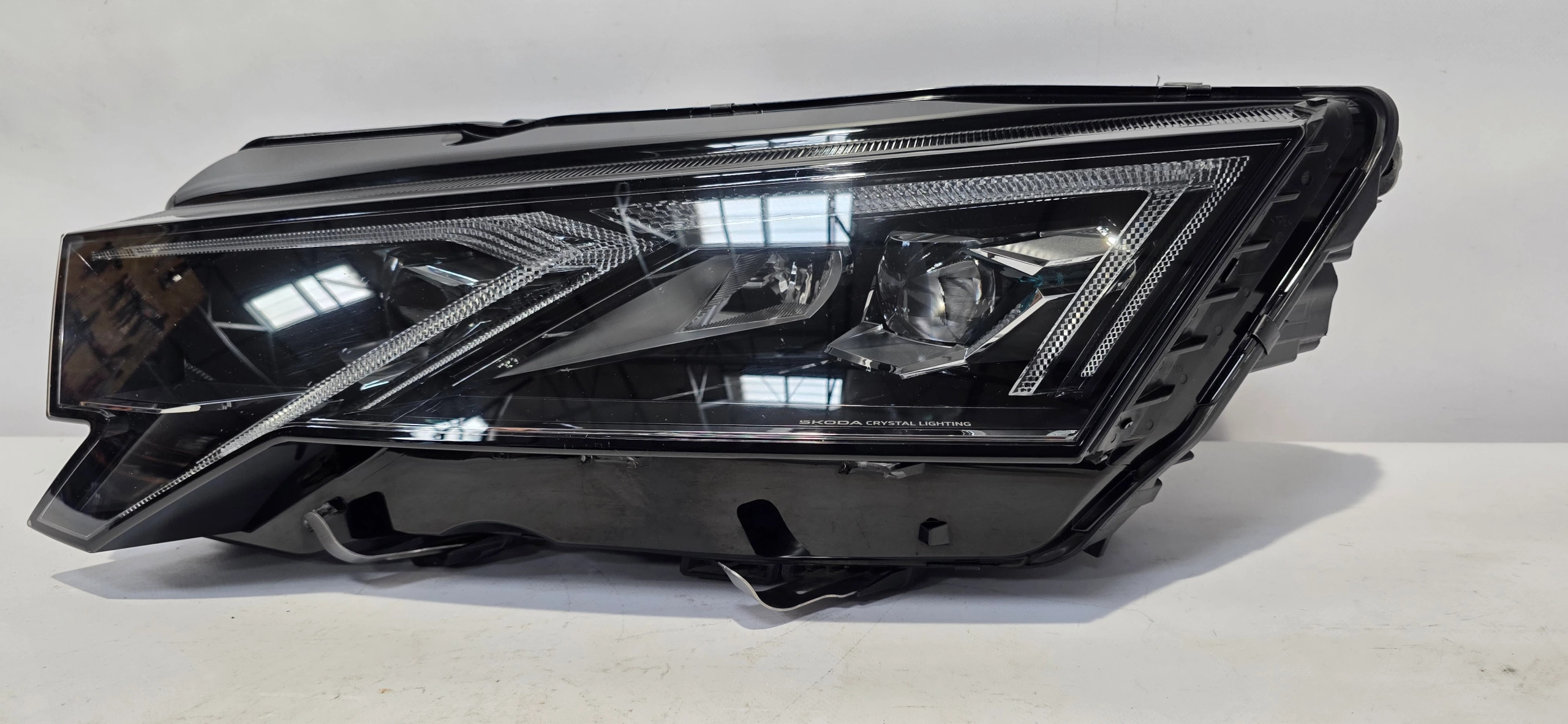 light left front FULL LED SKODA OCTAVIA IV LIFT 24- original EUROPA 5E49410