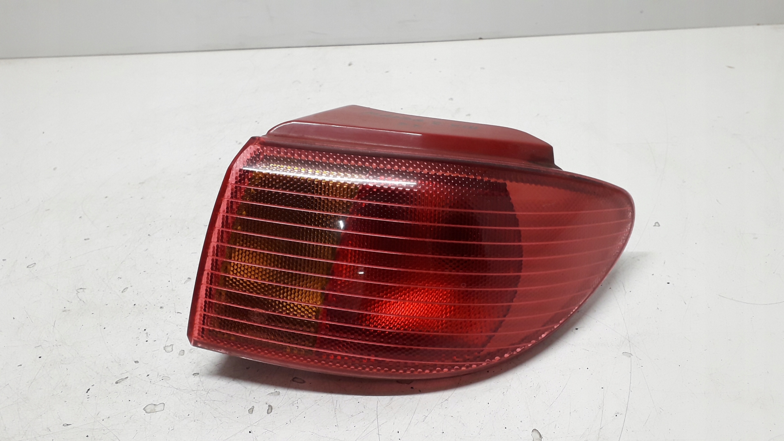 MAZDA 2 02- LAMPA PRAWA TYLNA TYŁ CAŁA