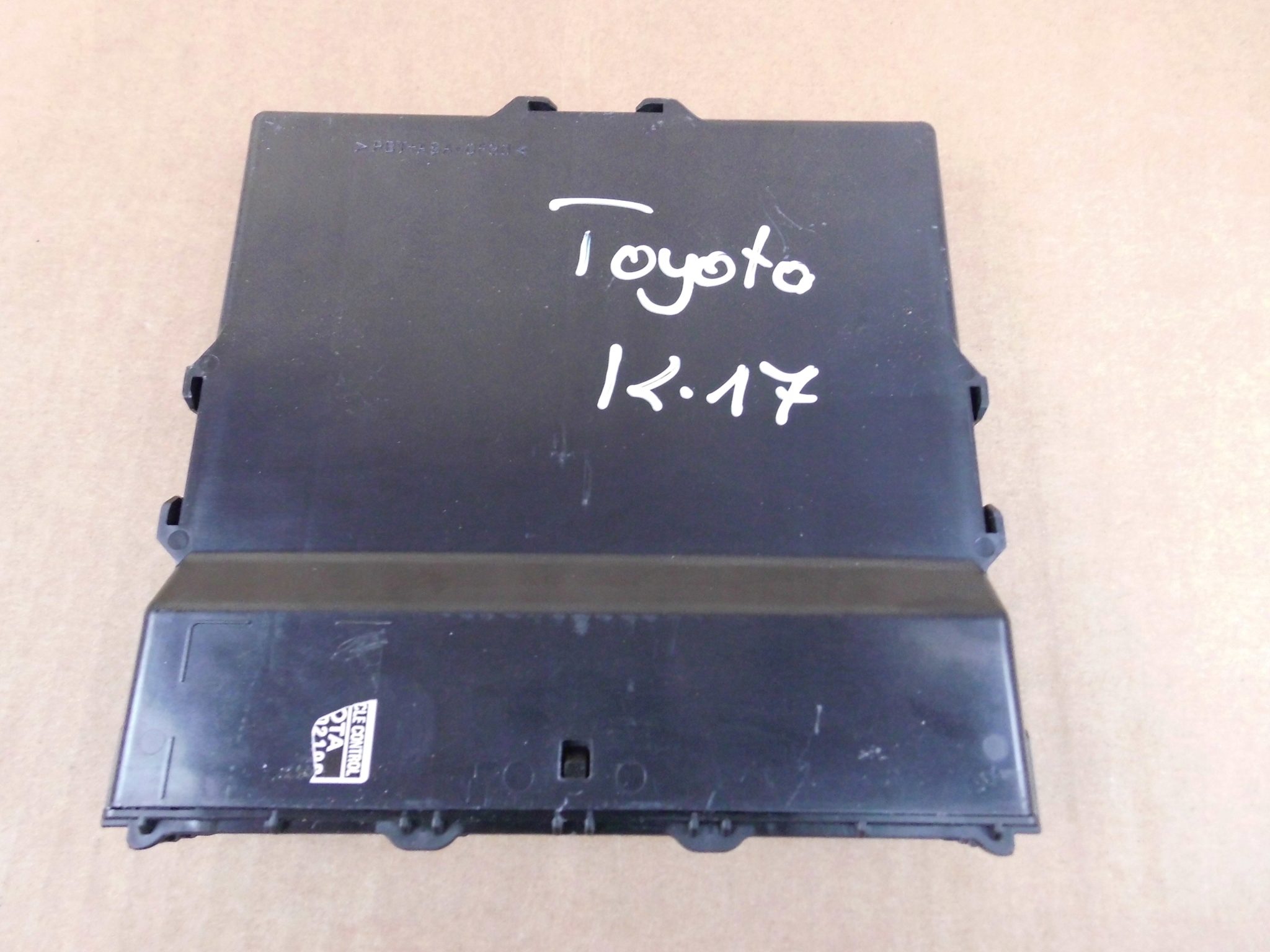 Toyota Corolla E21 module control unit 8998102190