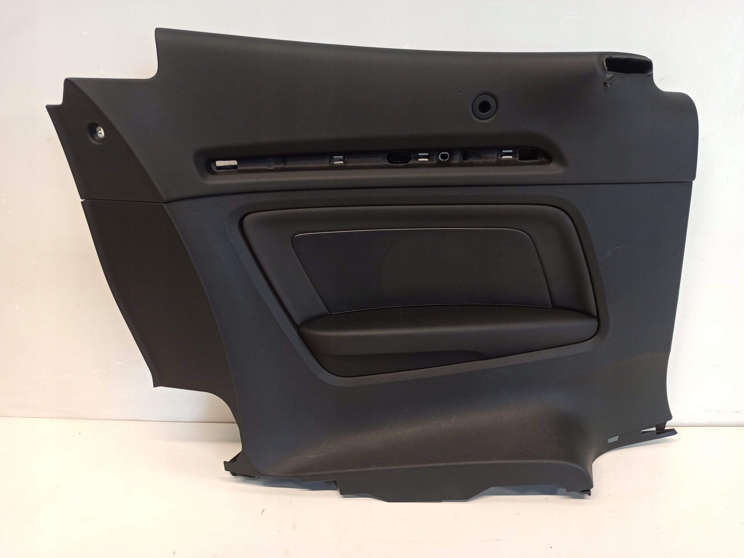 A3 8V кабріолет бекон двері лівий задній світлодіодний 8v7867035