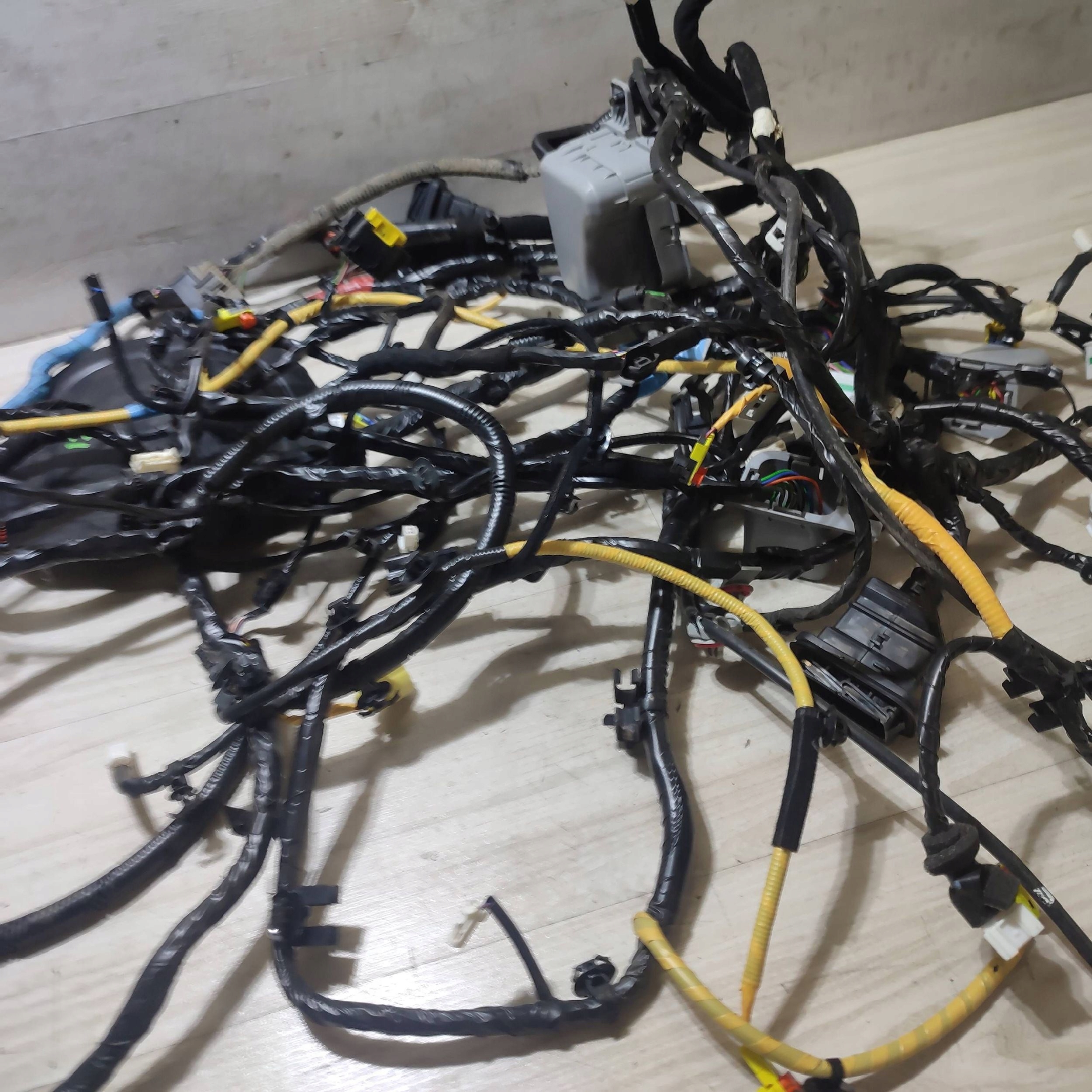 bundle cabs side left Hyundai i20 (GB IB) 91501C8190