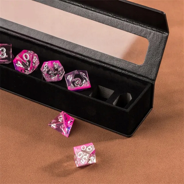 CZARNE SKÓRZANE ETUI PUDEŁKO NA KOŚCI RPG PIÓRNIK NA 7 KOŚCI Rodzaj inne