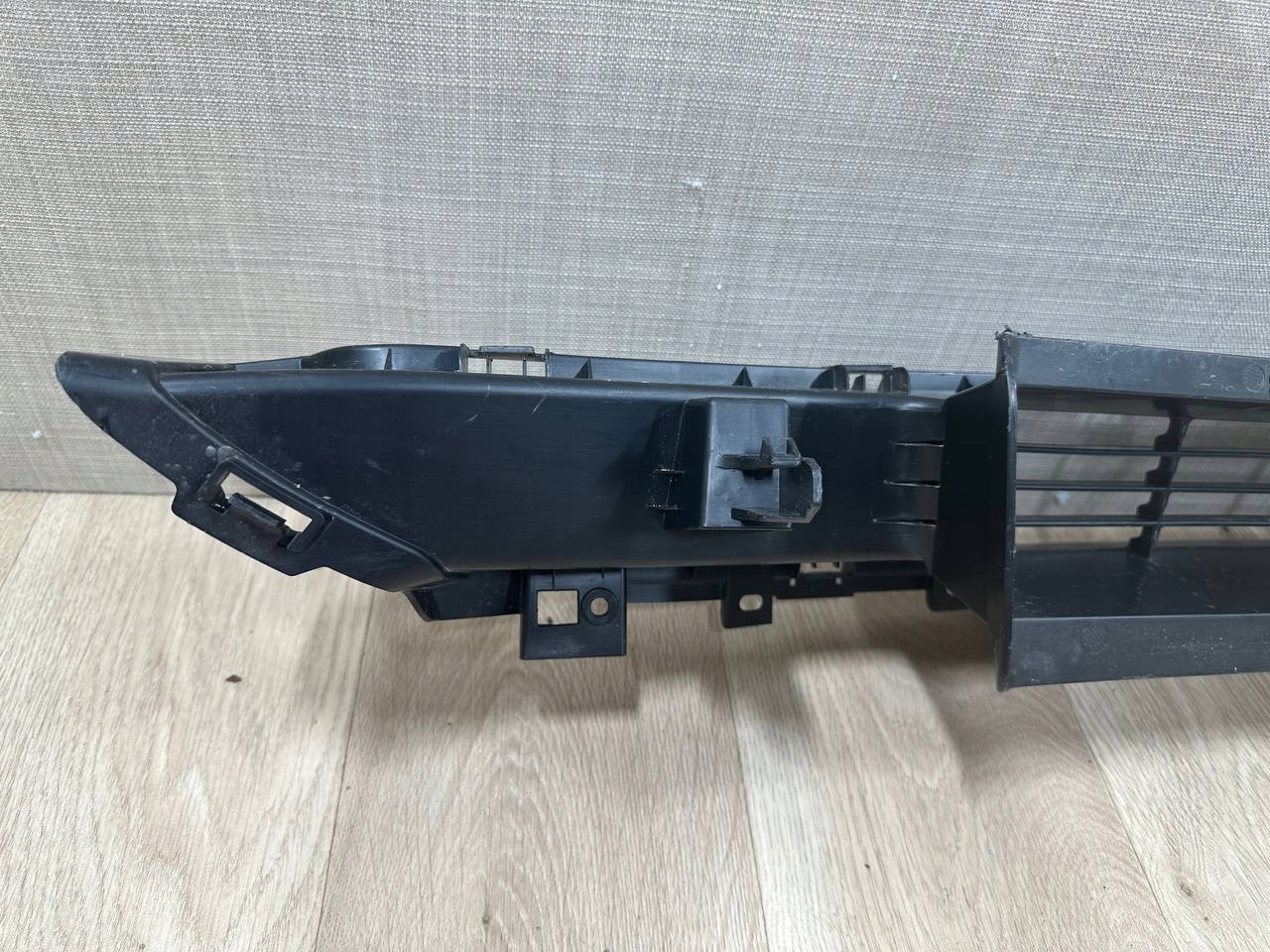 Tesla 3 2023- grid of a bumper front 1694311-00-F