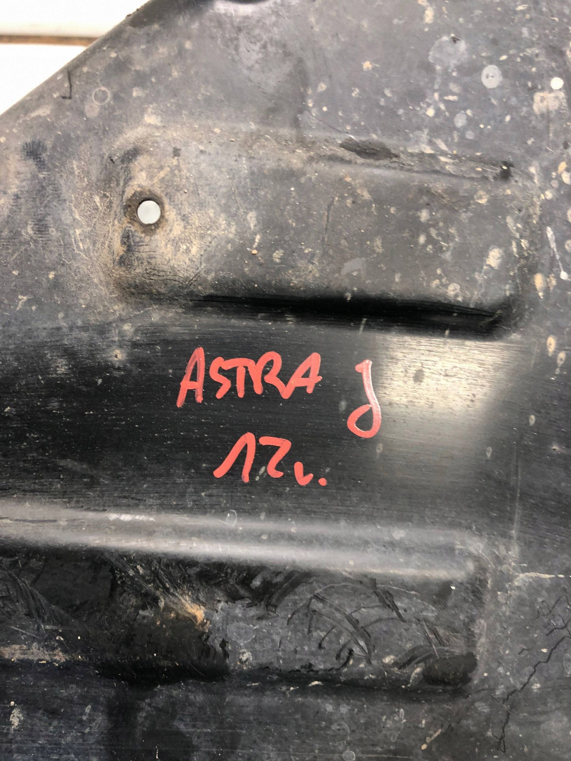 fedél alatt motor OPEL ASTRA J 13239610