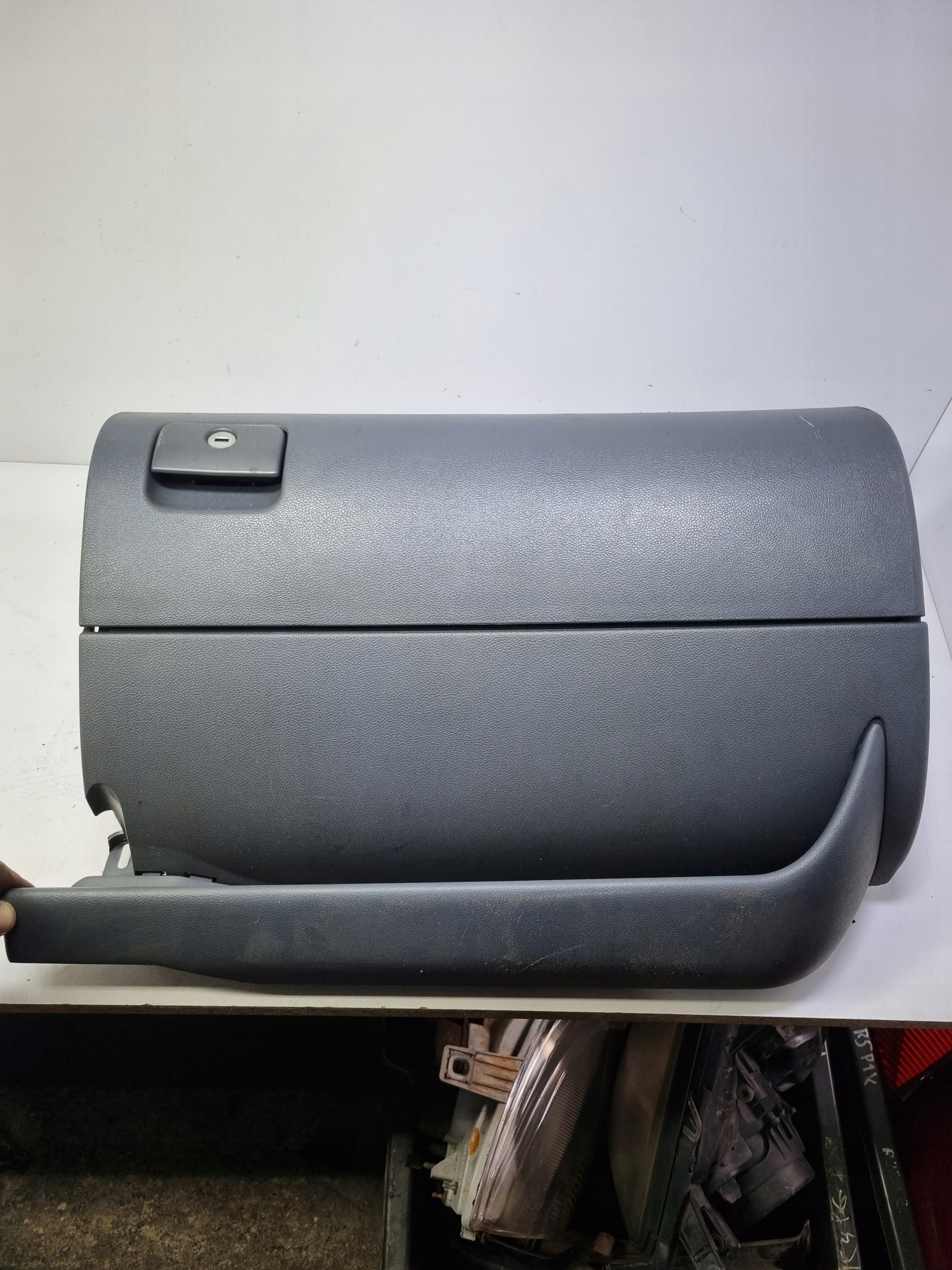 SCHOWEK PASAŻERA + ZMIENIARKA SEAT LEON I 1M1857104A