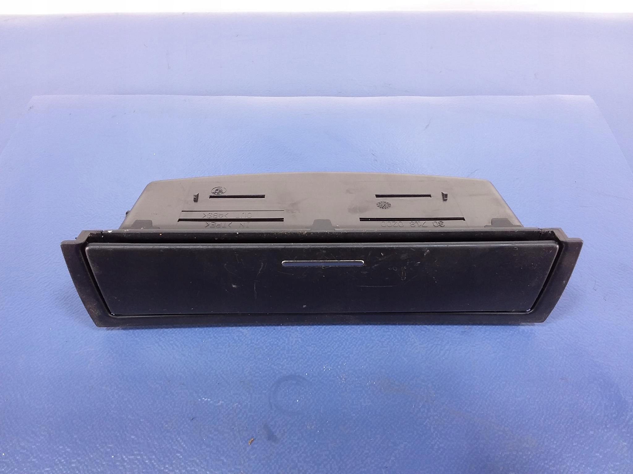 BMW 3 E46 бардачок полка консоли 8202188