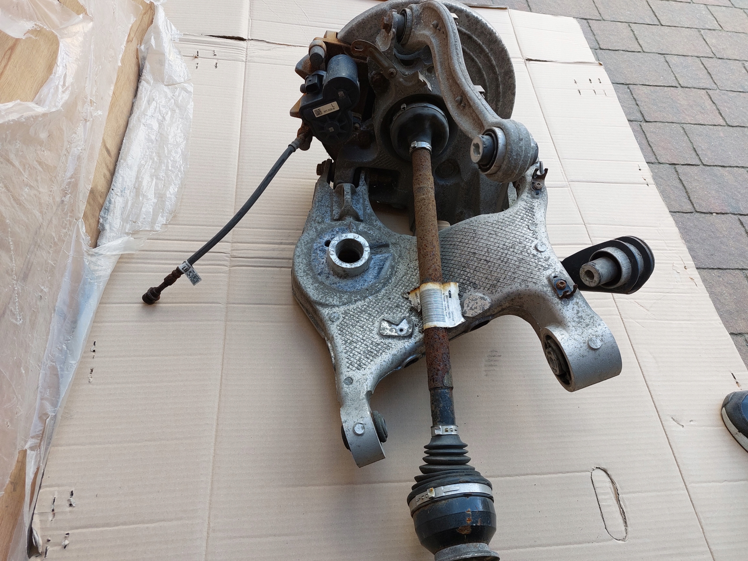 swing sususpension left rear part VELAR L560 19r 2.0 B