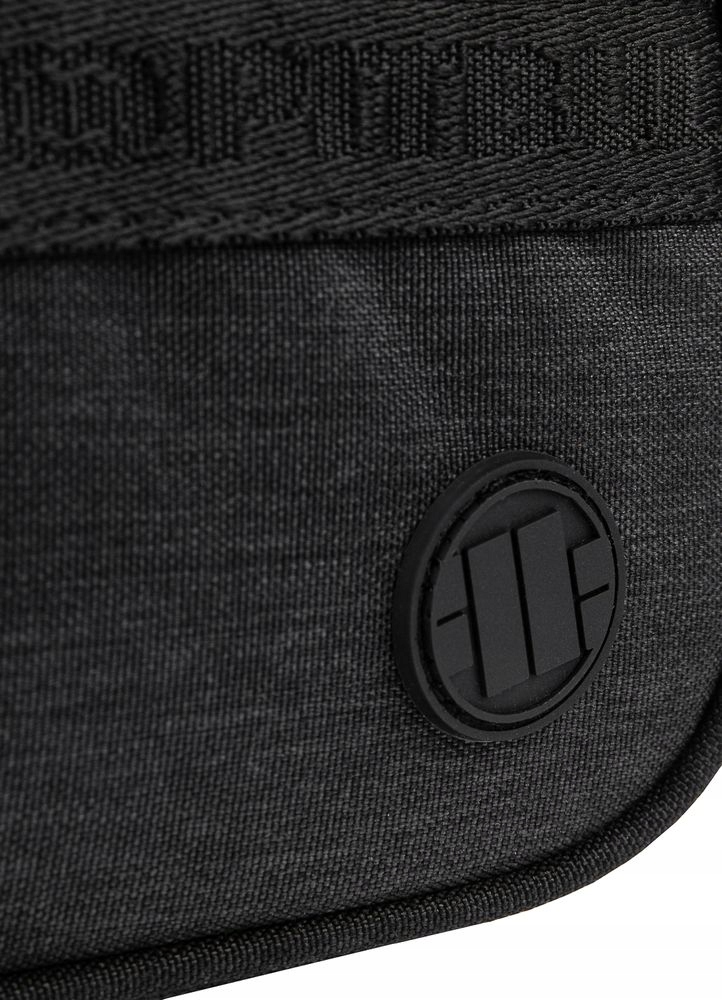 PITBULL WEST COAST KOSMETYCZKA INDUSTRIAL CZARNA TOILETRY BAG BLACK Model Industrial