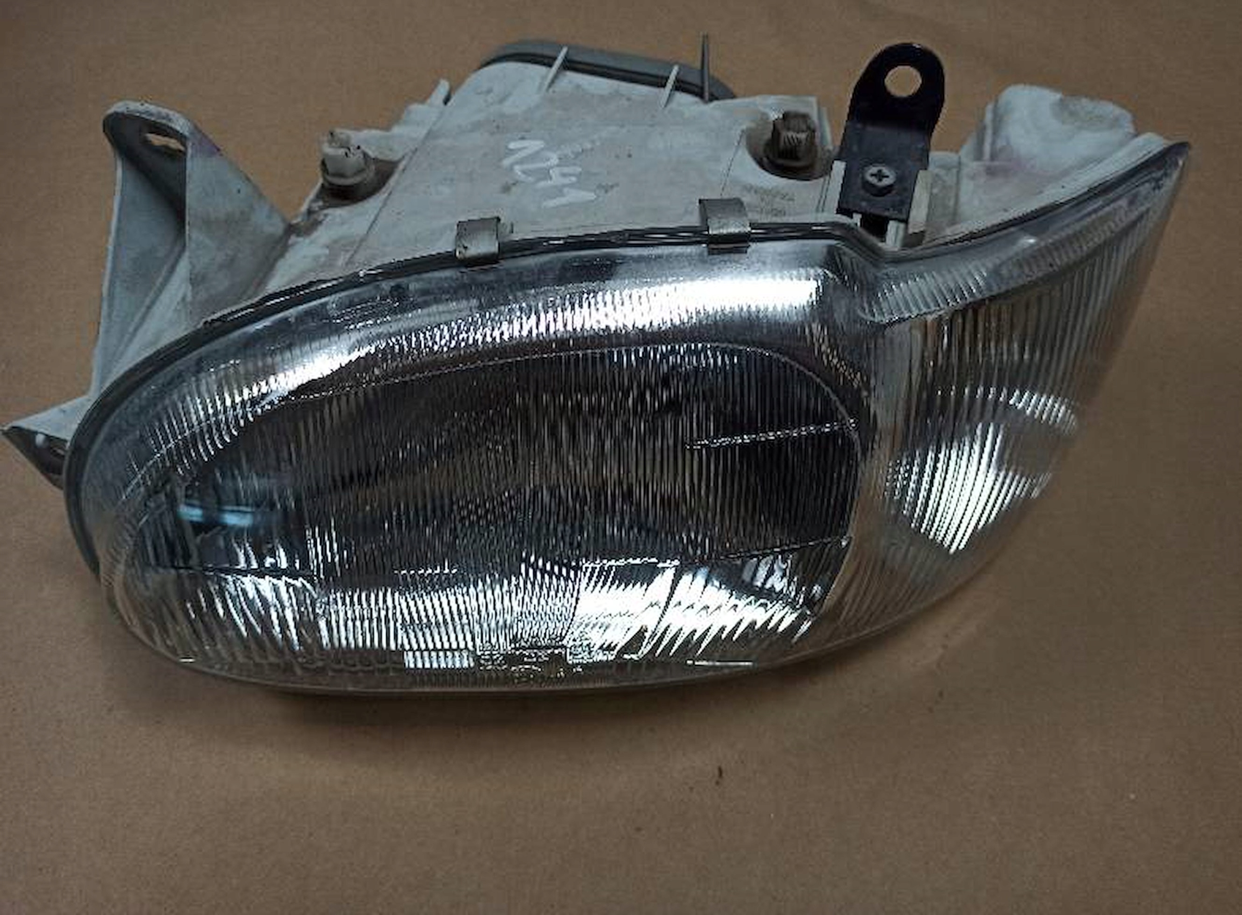 LAMPA LEWA PRZEDNIA FORD ESCORT 1.3 KAT